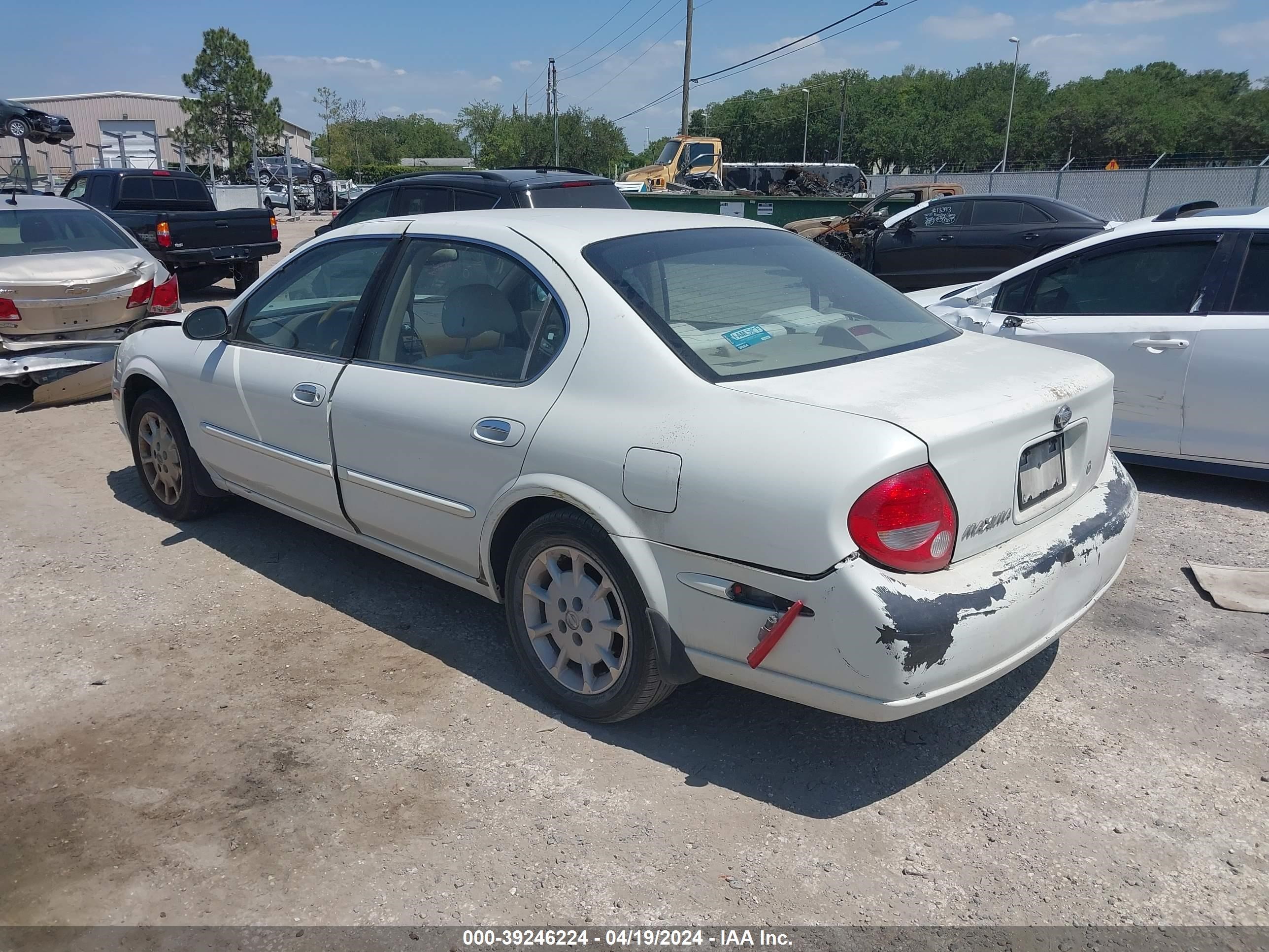 Photo 2 VIN: JN1CA31D01T804251 - NISSAN MAXIMA 