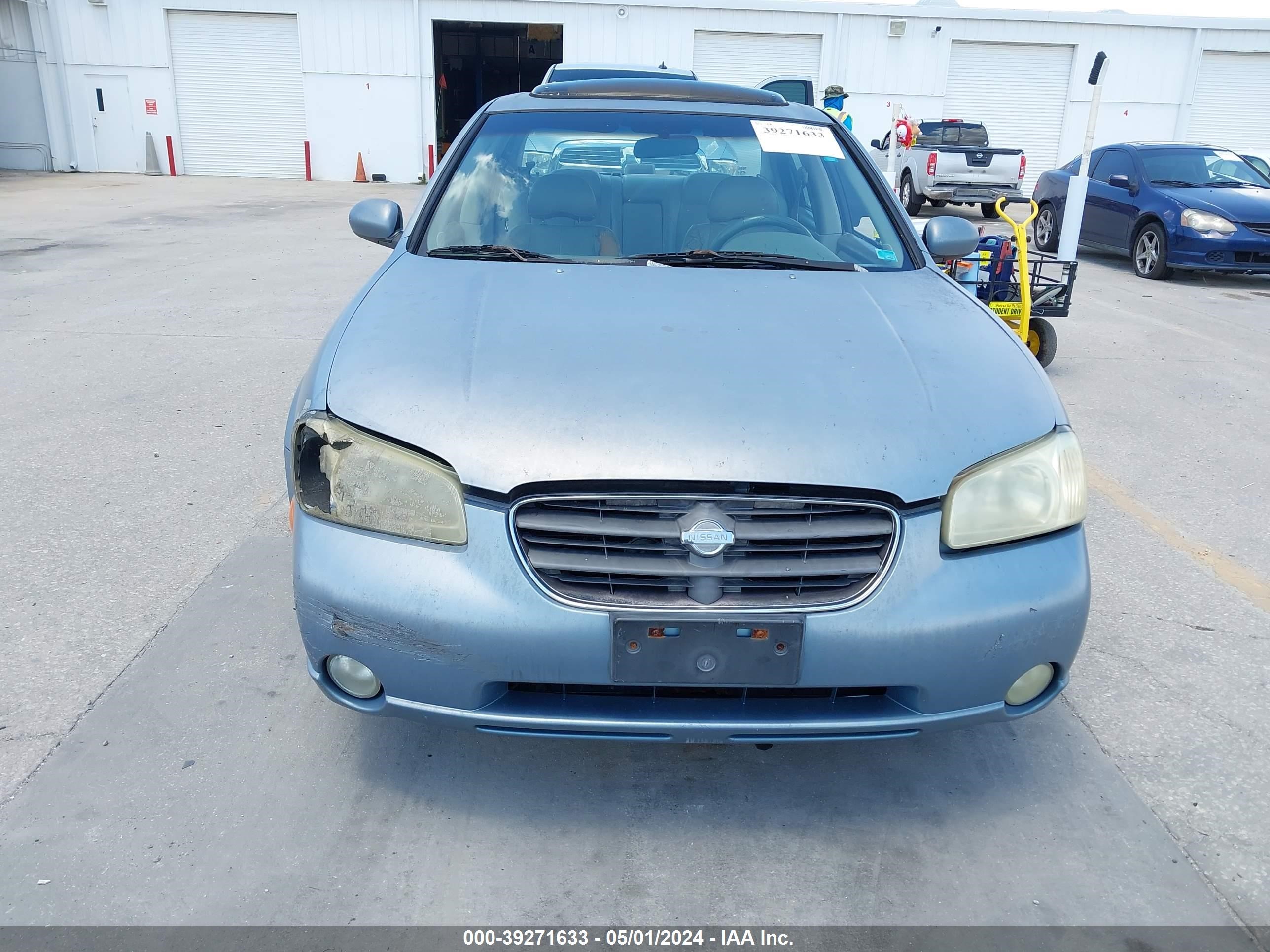 Photo 11 VIN: JN1CA31D0YT453228 - NISSAN MAXIMA 