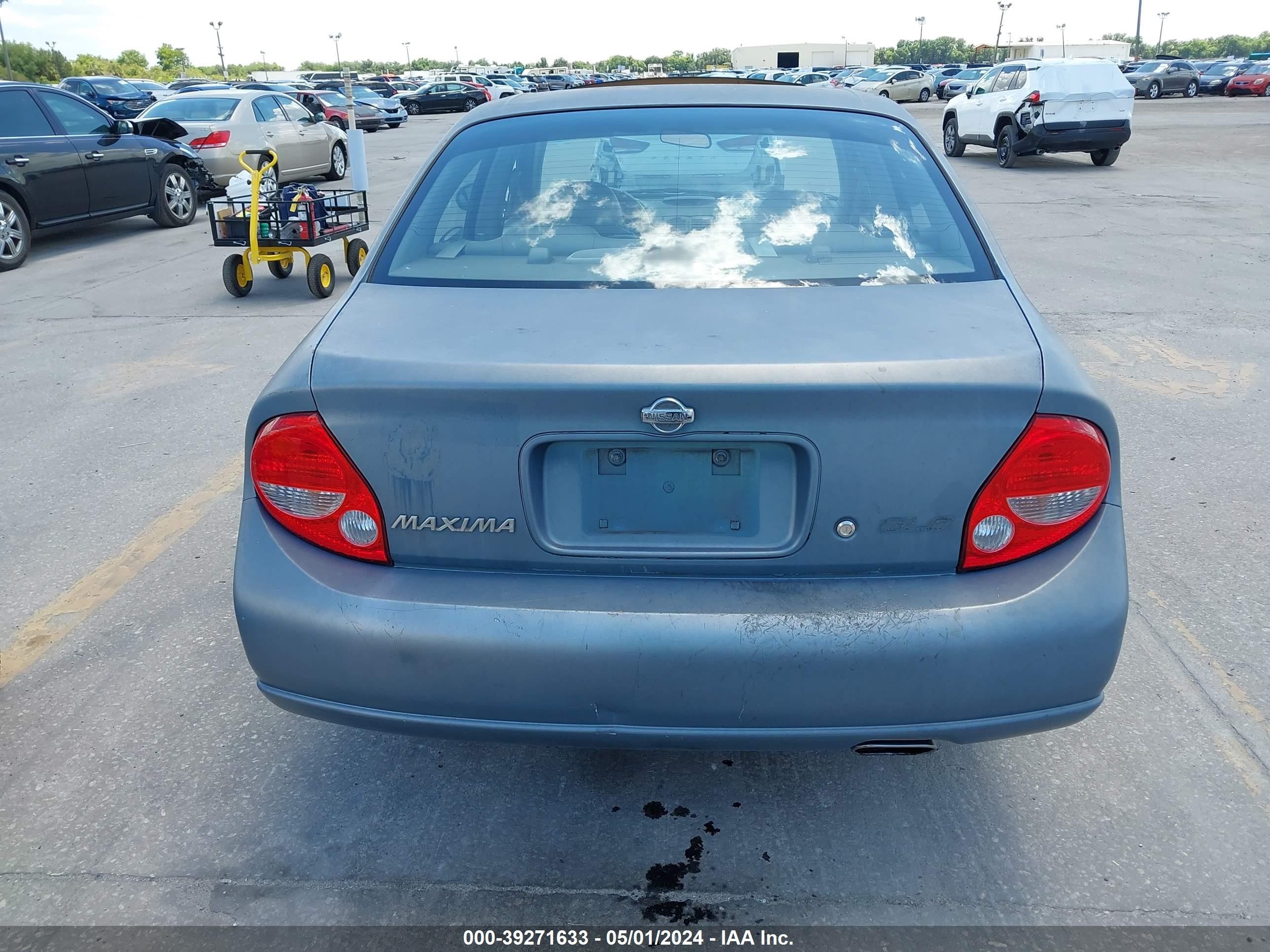 Photo 15 VIN: JN1CA31D0YT453228 - NISSAN MAXIMA 