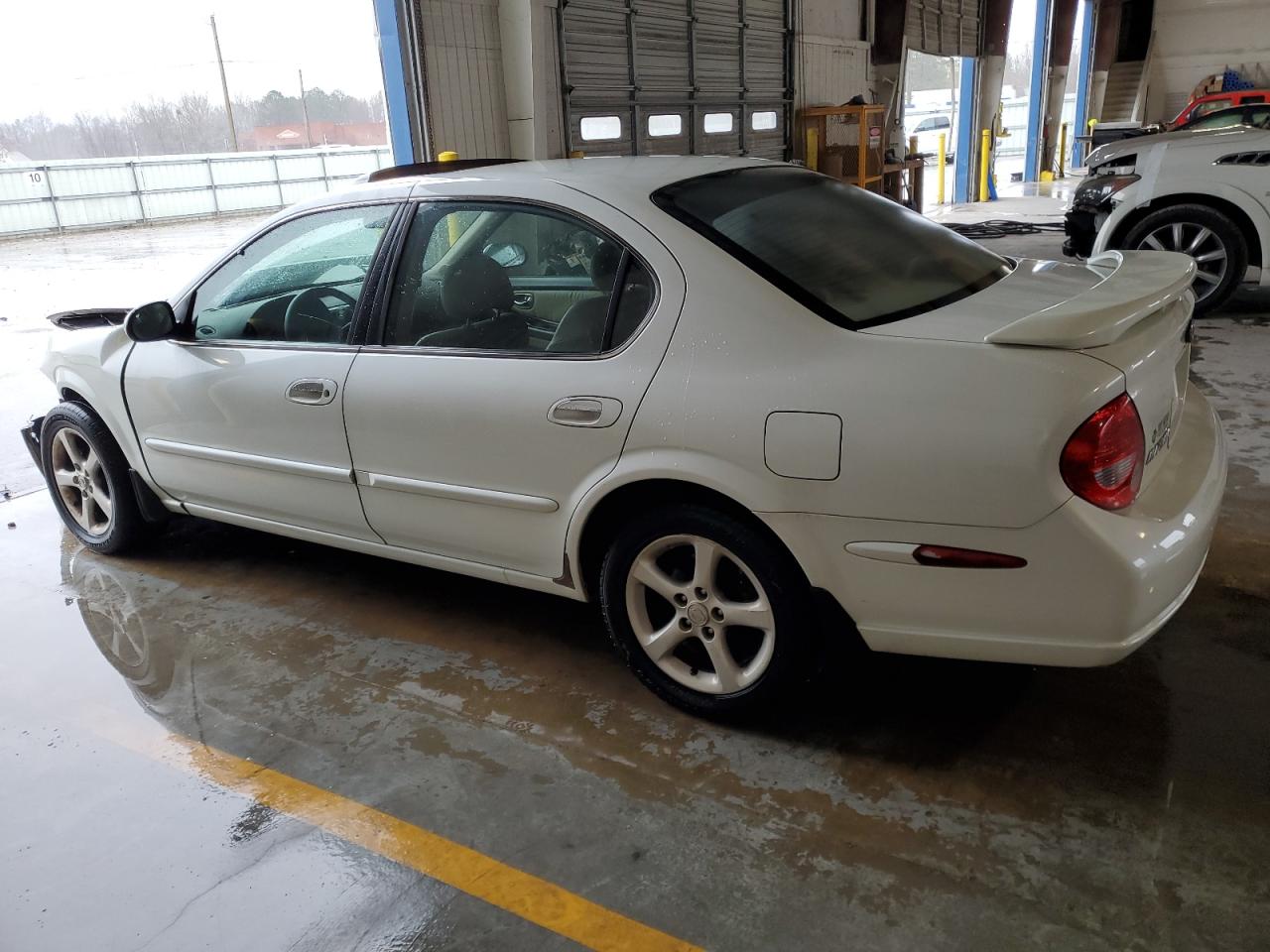 Photo 1 VIN: JN1CA31D2YT557826 - NISSAN MAXIMA 