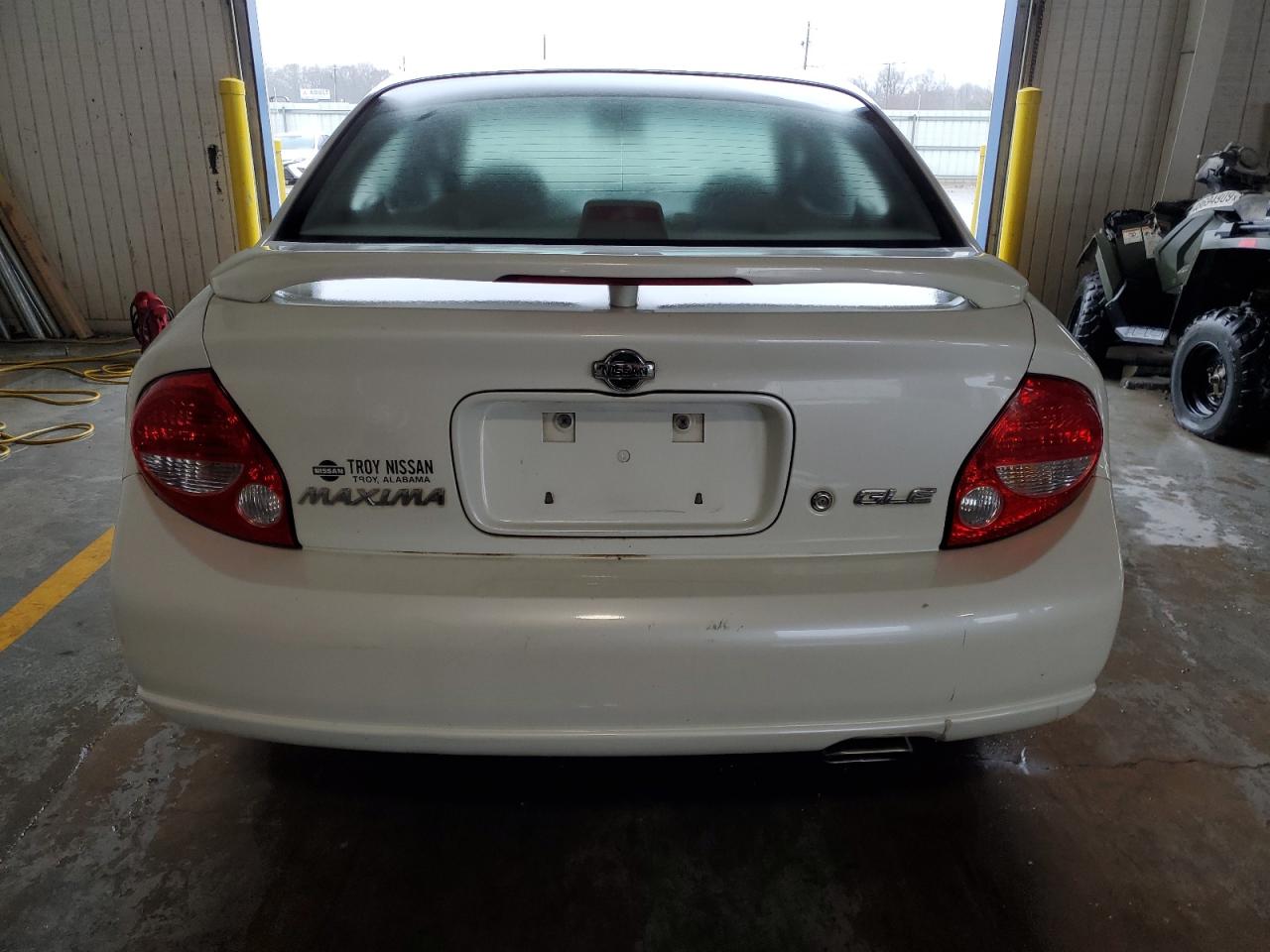 Photo 5 VIN: JN1CA31D2YT557826 - NISSAN MAXIMA 