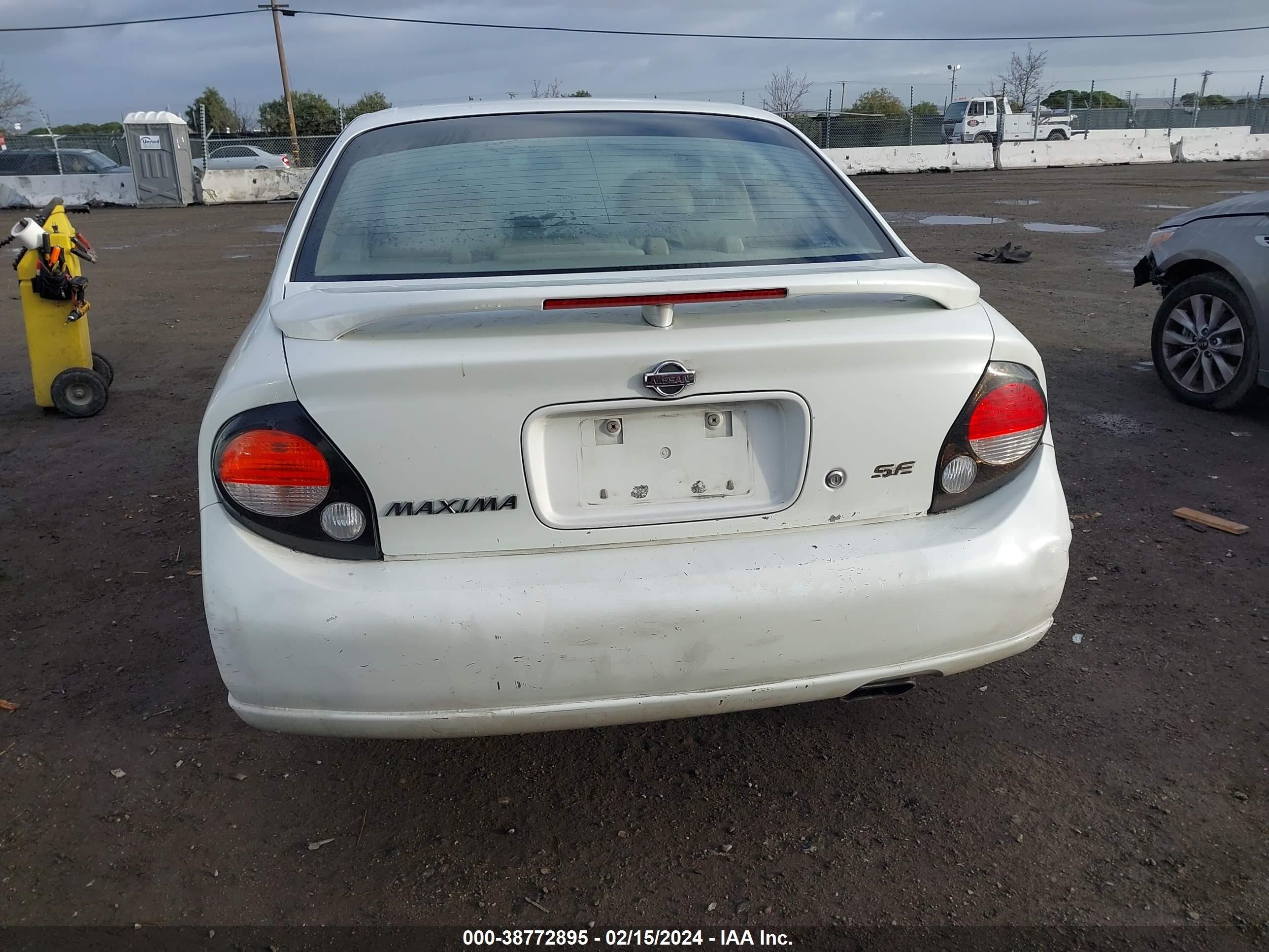 Photo 15 VIN: JN1CA31D31T837048 - NISSAN MAXIMA 