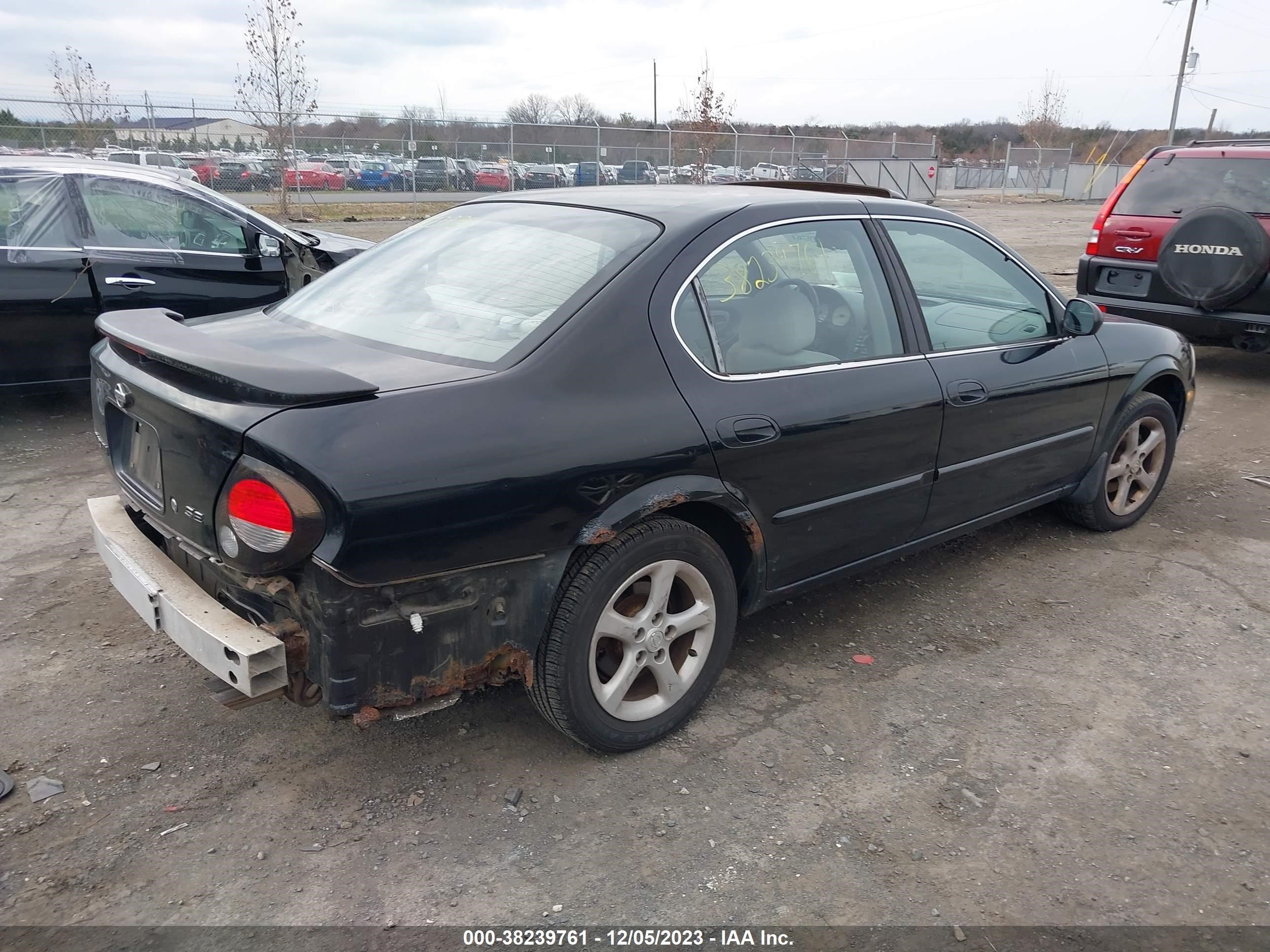 Photo 3 VIN: JN1CA31D4YT709864 - NISSAN MAXIMA 