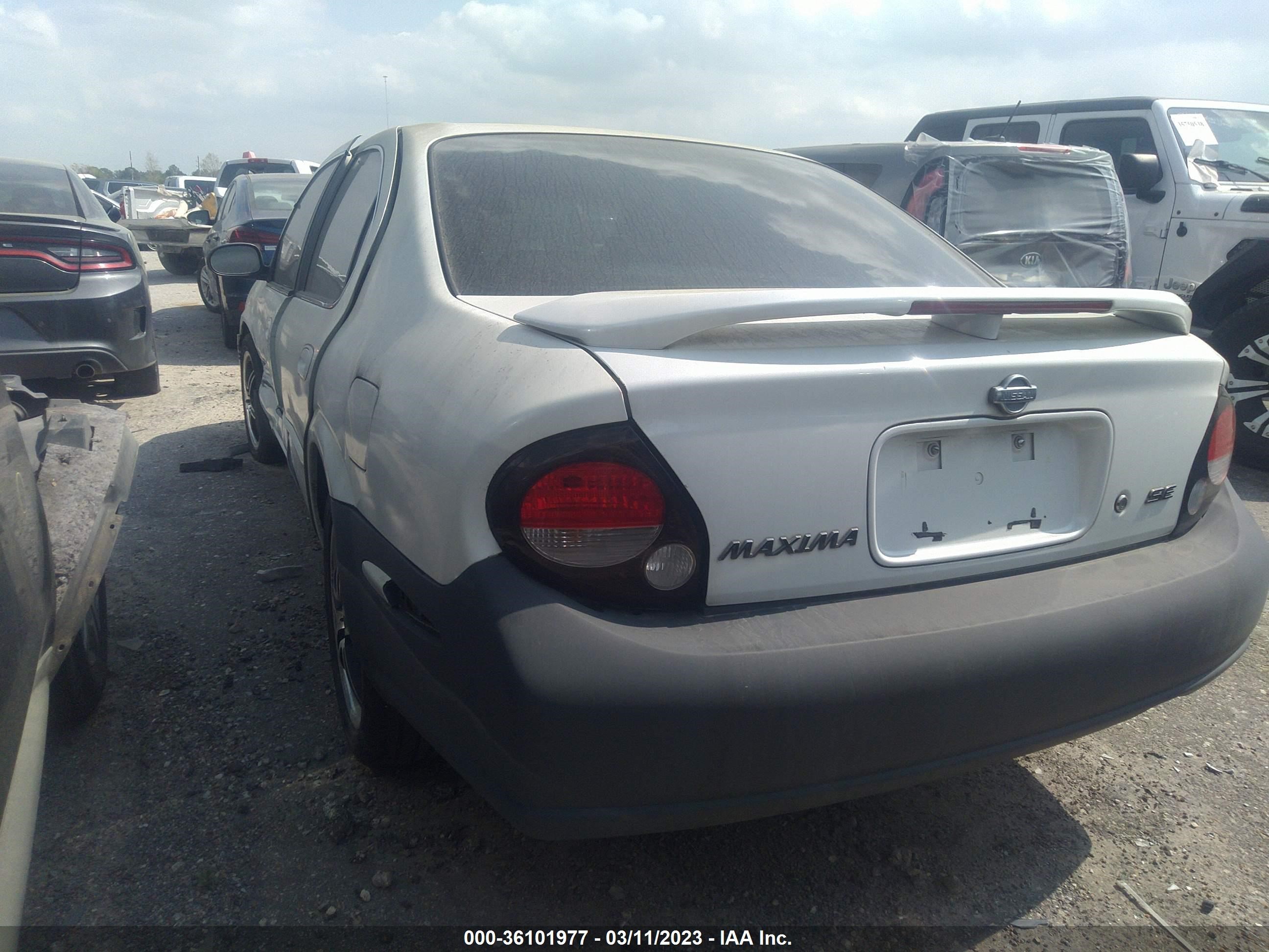 Photo 2 VIN: JN1CA31D7YT546515 - NISSAN MAXIMA 