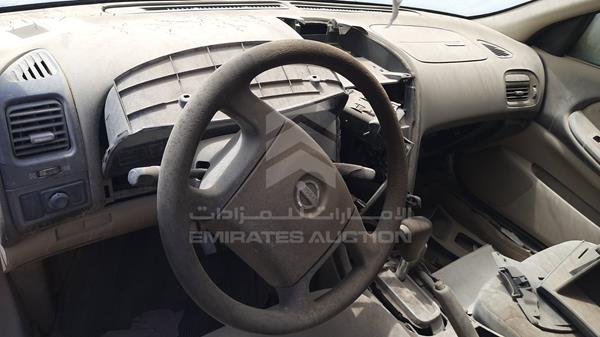 Photo 12 VIN: JN1CA31S02T571438 - NISSAN MAXIMA 