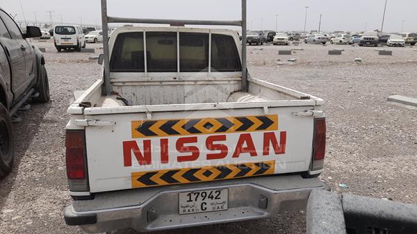 Photo 6 VIN: JN1CBGD22Z0003913 - NISSAN 2400 