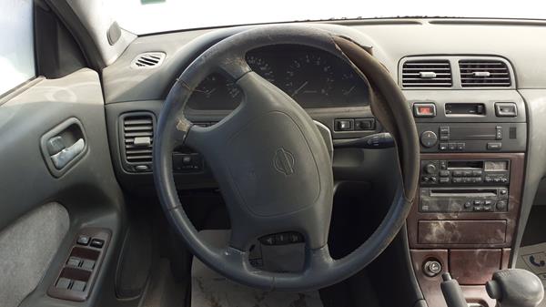 Photo 11 VIN: JN1CCUA32Z0003975 - NISSAN MAXIMA 