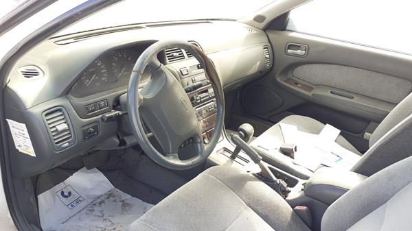 Photo 9 VIN: JN1CCUA32Z0003975 - NISSAN MAXIMA 