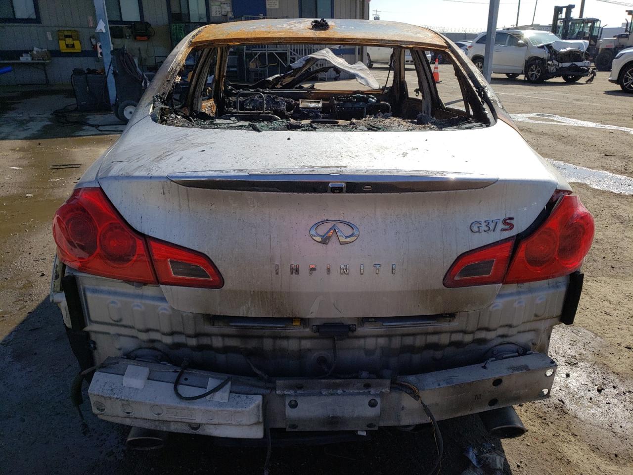 Photo 5 VIN: JN1CV6AP0AM202671 - INFINITI G 