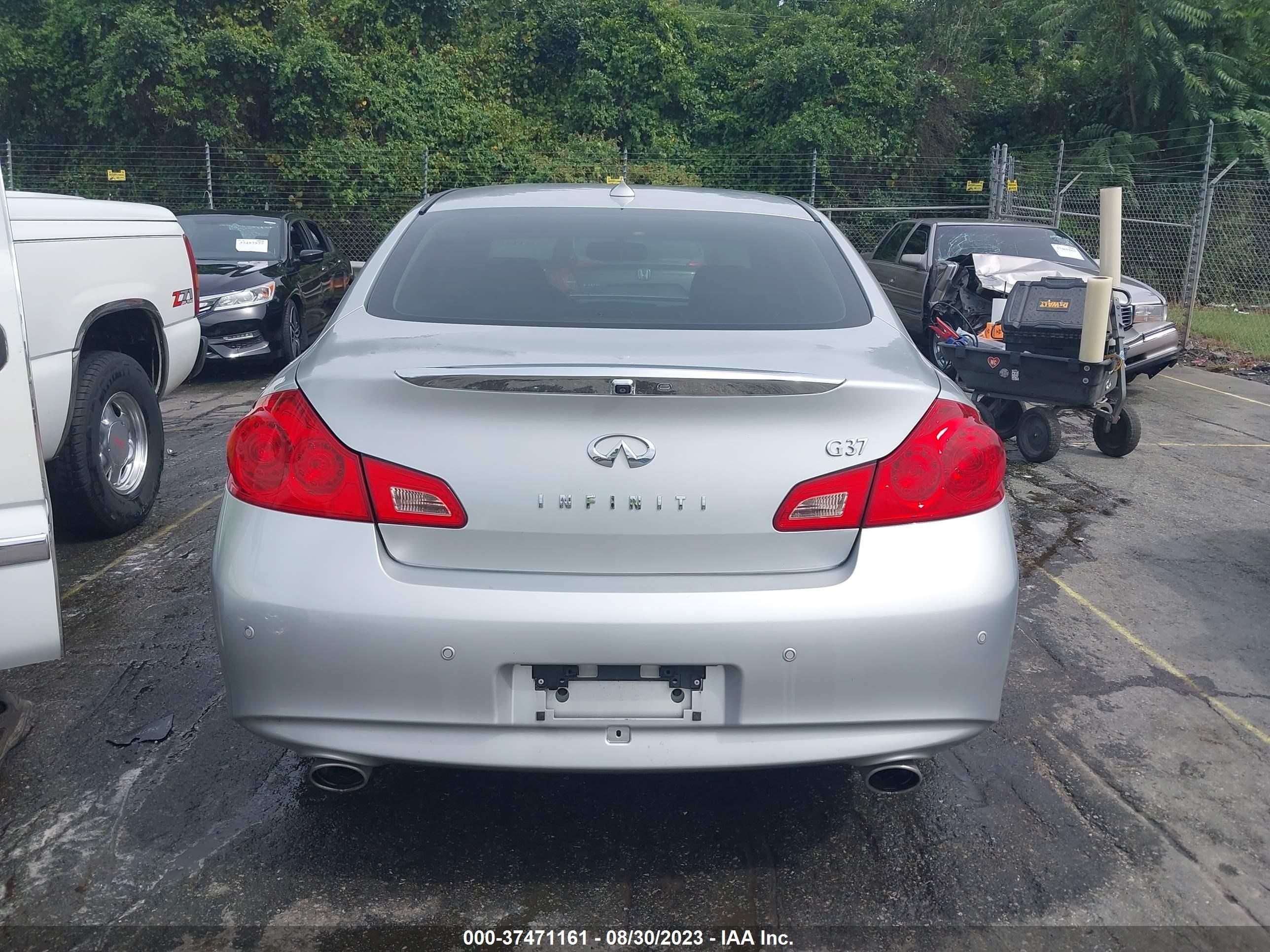 Photo 15 VIN: JN1CV6AP0BM504950 - INFINITI G 