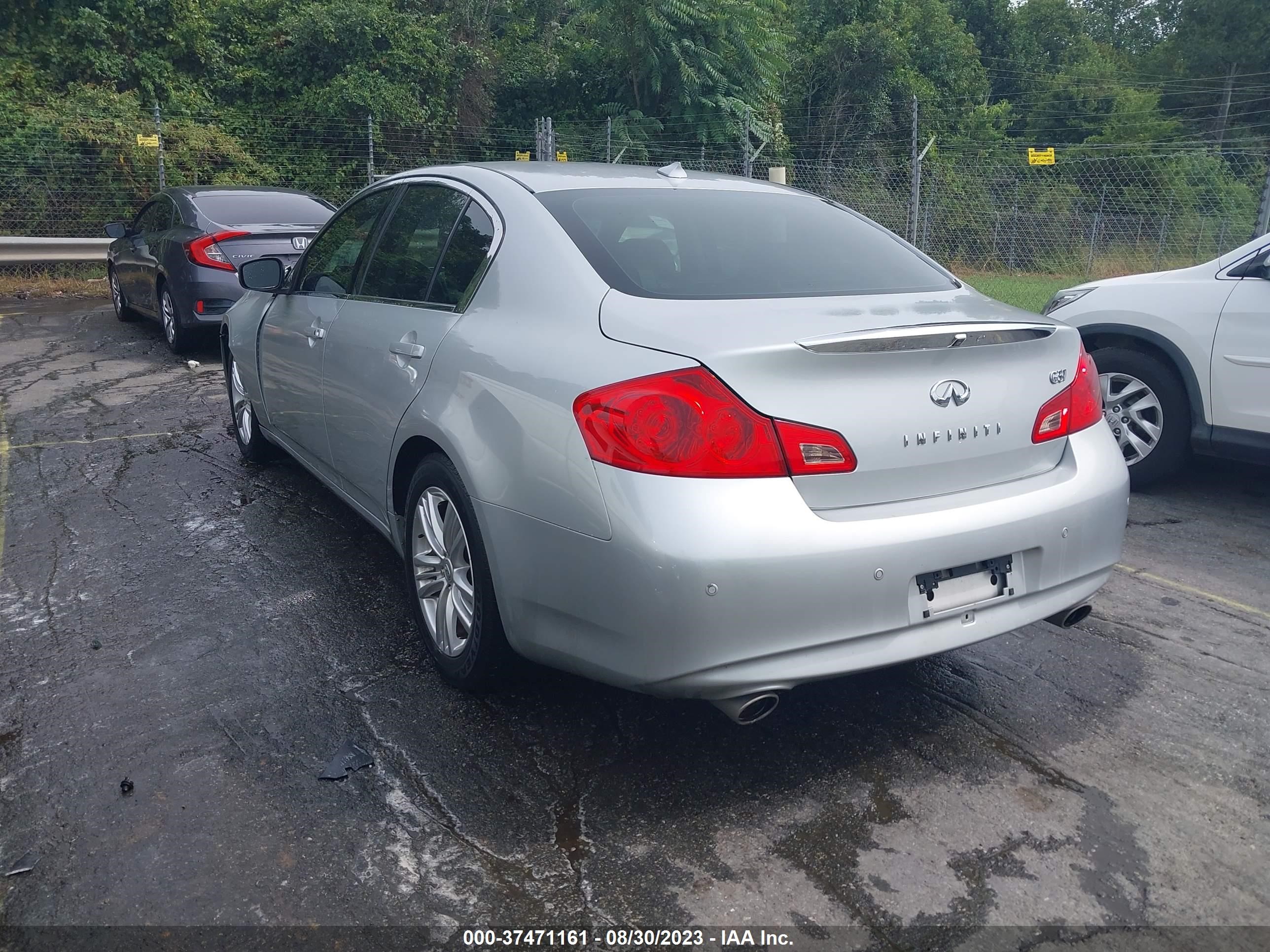 Photo 2 VIN: JN1CV6AP0BM504950 - INFINITI G 