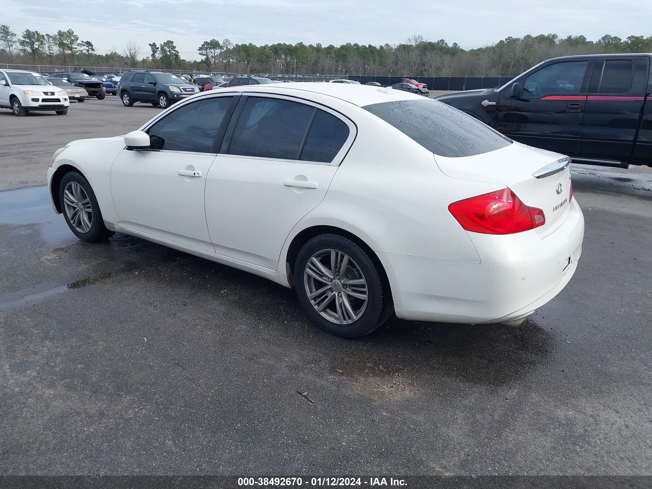 Photo 2 VIN: JN1CV6AP0CM623275 - INFINITI G 