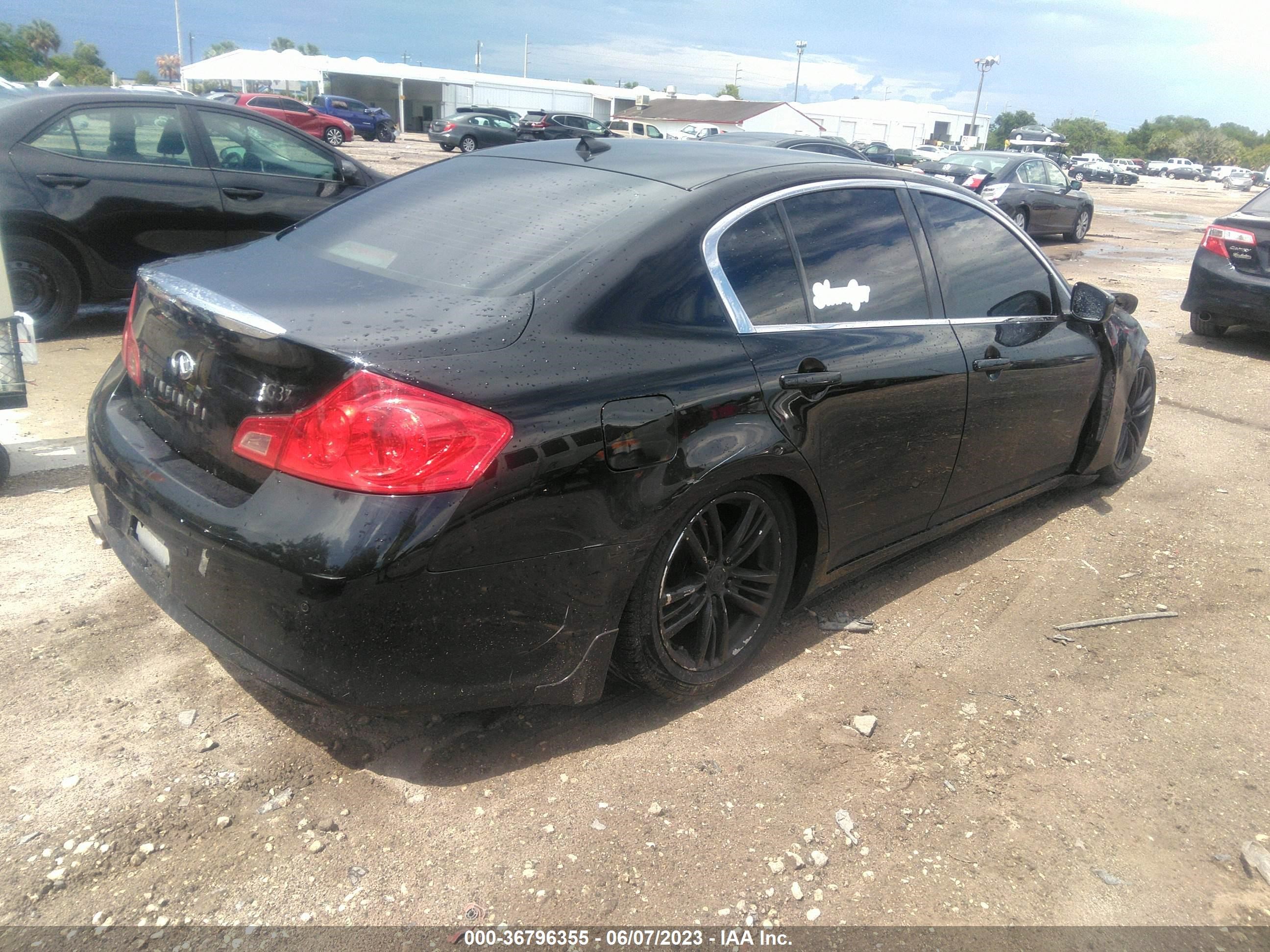 Photo 3 VIN: JN1CV6AP0DM713754 - INFINITI G 