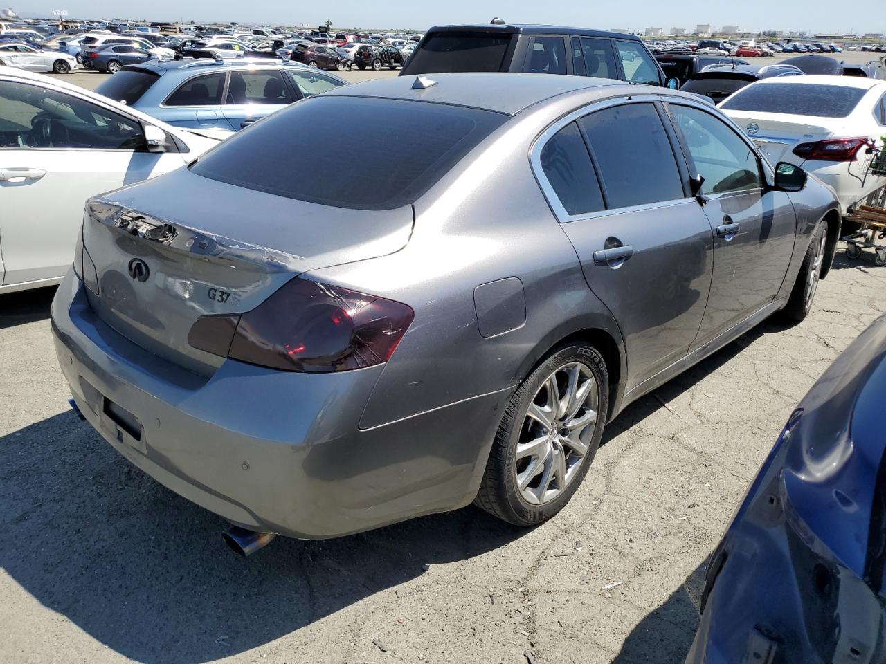 Photo 2 VIN: JN1CV6AP1CM623026 - INFINITI G 