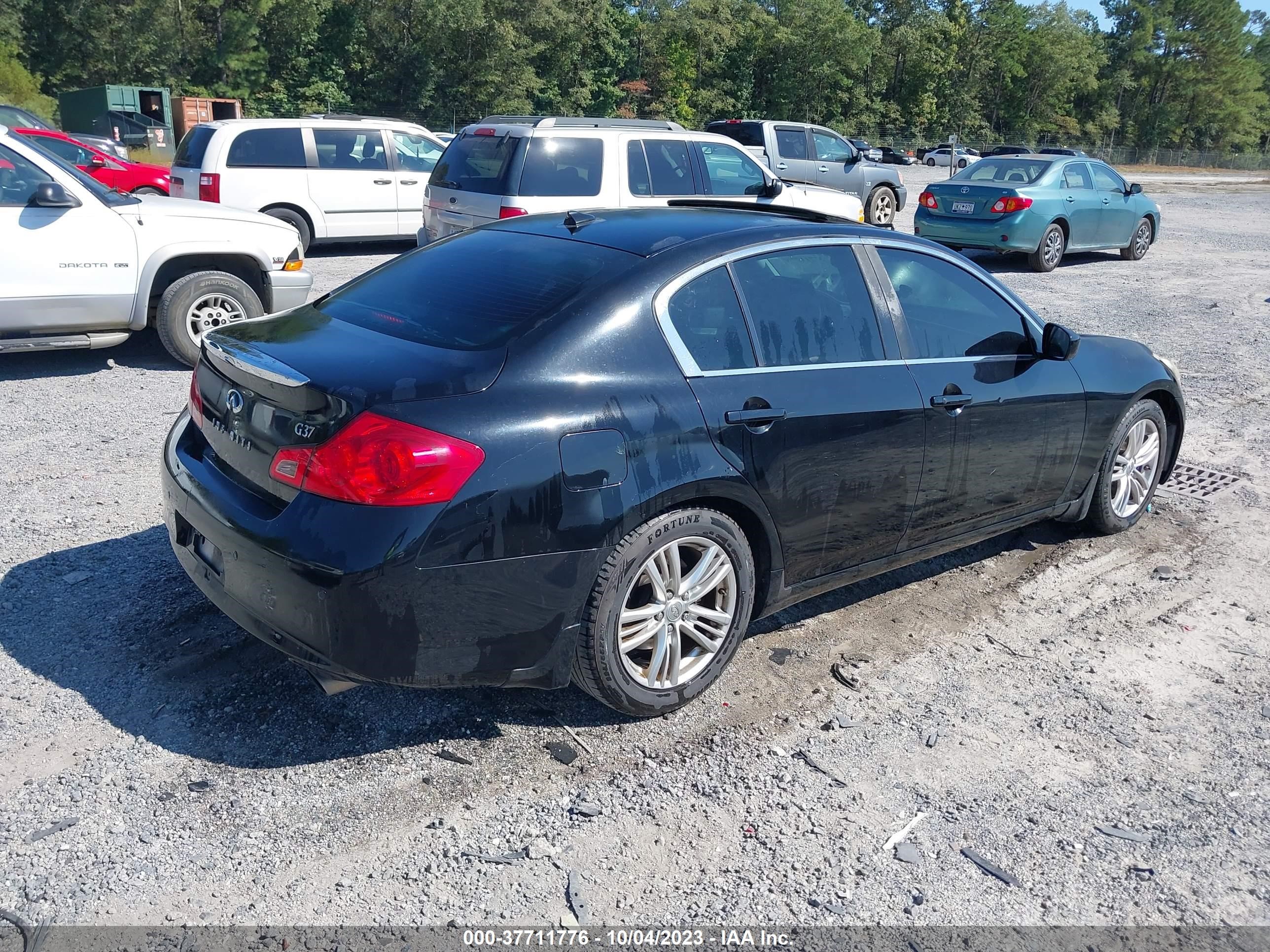 Photo 3 VIN: JN1CV6AP2BM302594 - INFINITI G 