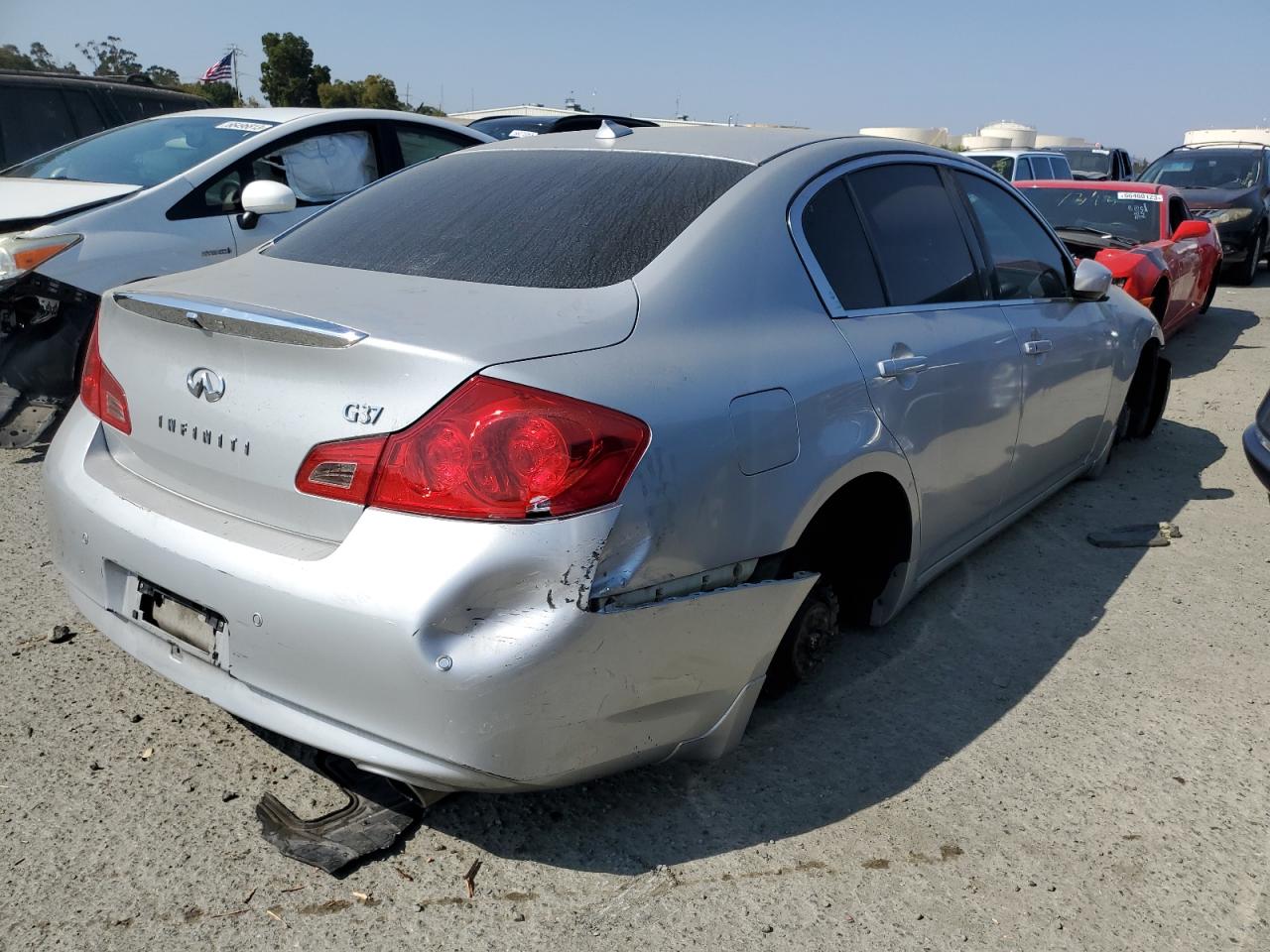 Photo 2 VIN: JN1CV6AP2BM303759 - INFINITI G 