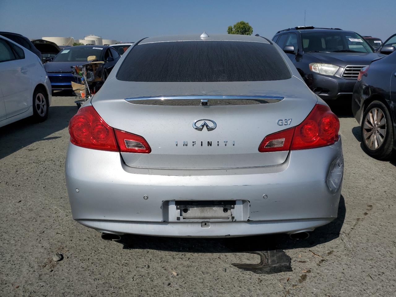 Photo 5 VIN: JN1CV6AP2BM303759 - INFINITI G 