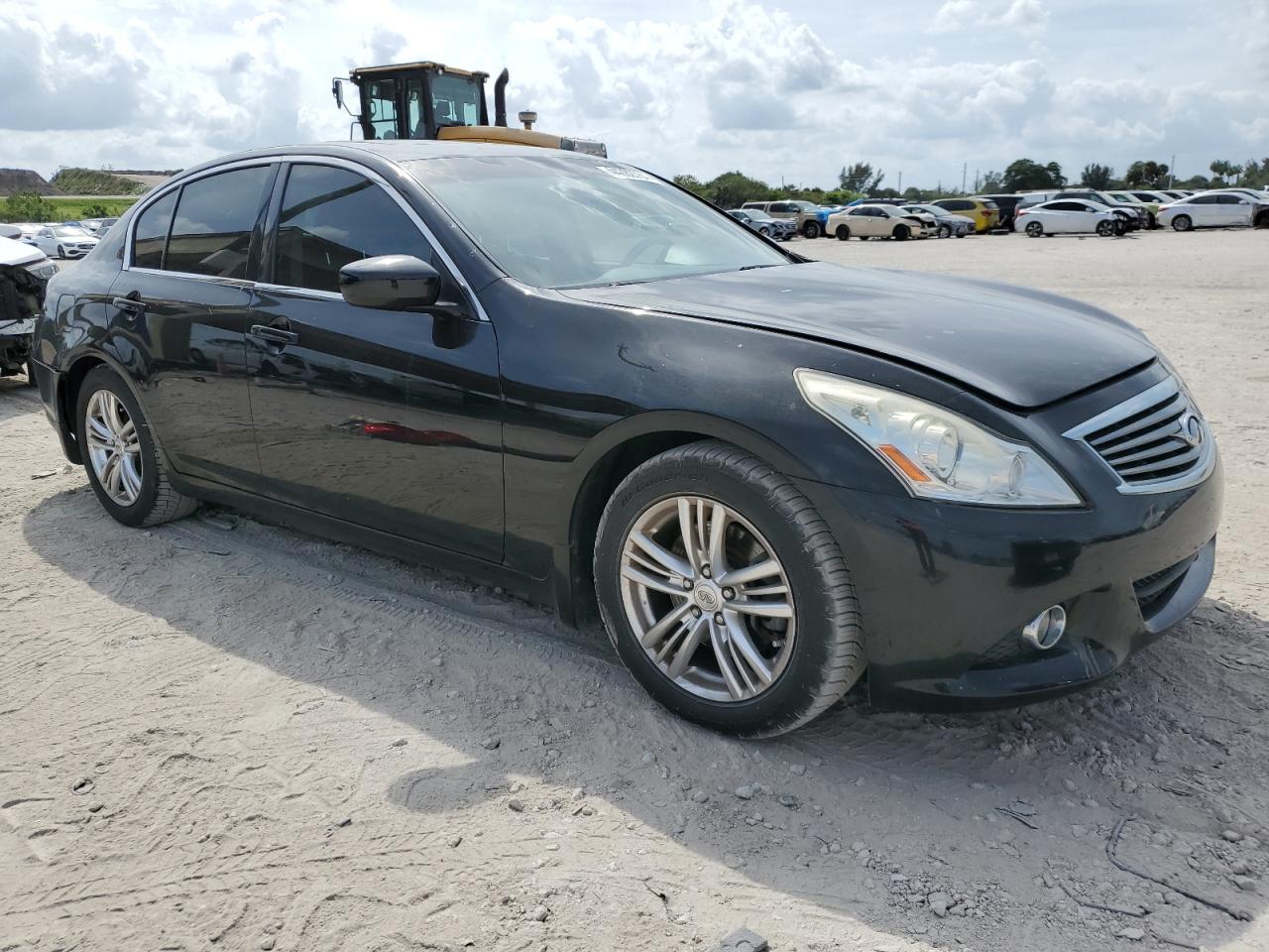 Photo 3 VIN: JN1CV6AP2DM304610 - INFINITI G 