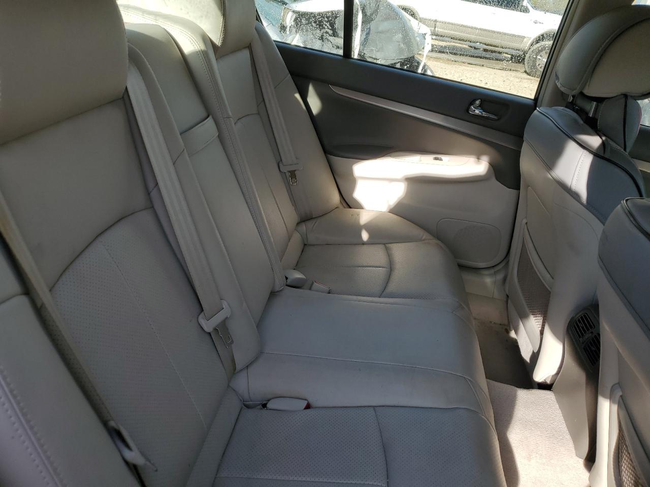 Photo 9 VIN: JN1CV6AP2FM501215 - INFINITI Q40 