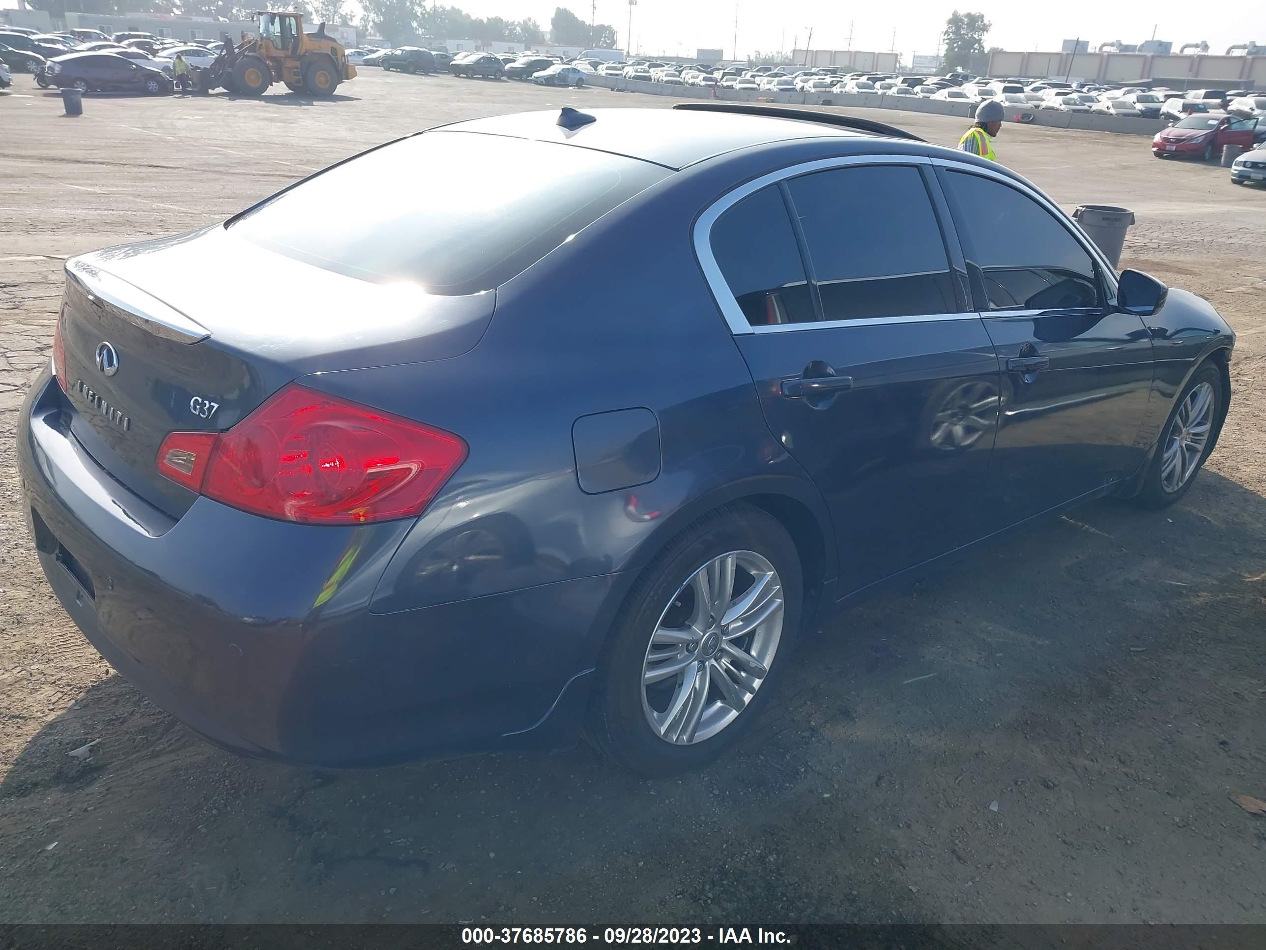 Photo 3 VIN: JN1CV6AP3CM624534 - INFINITI G 