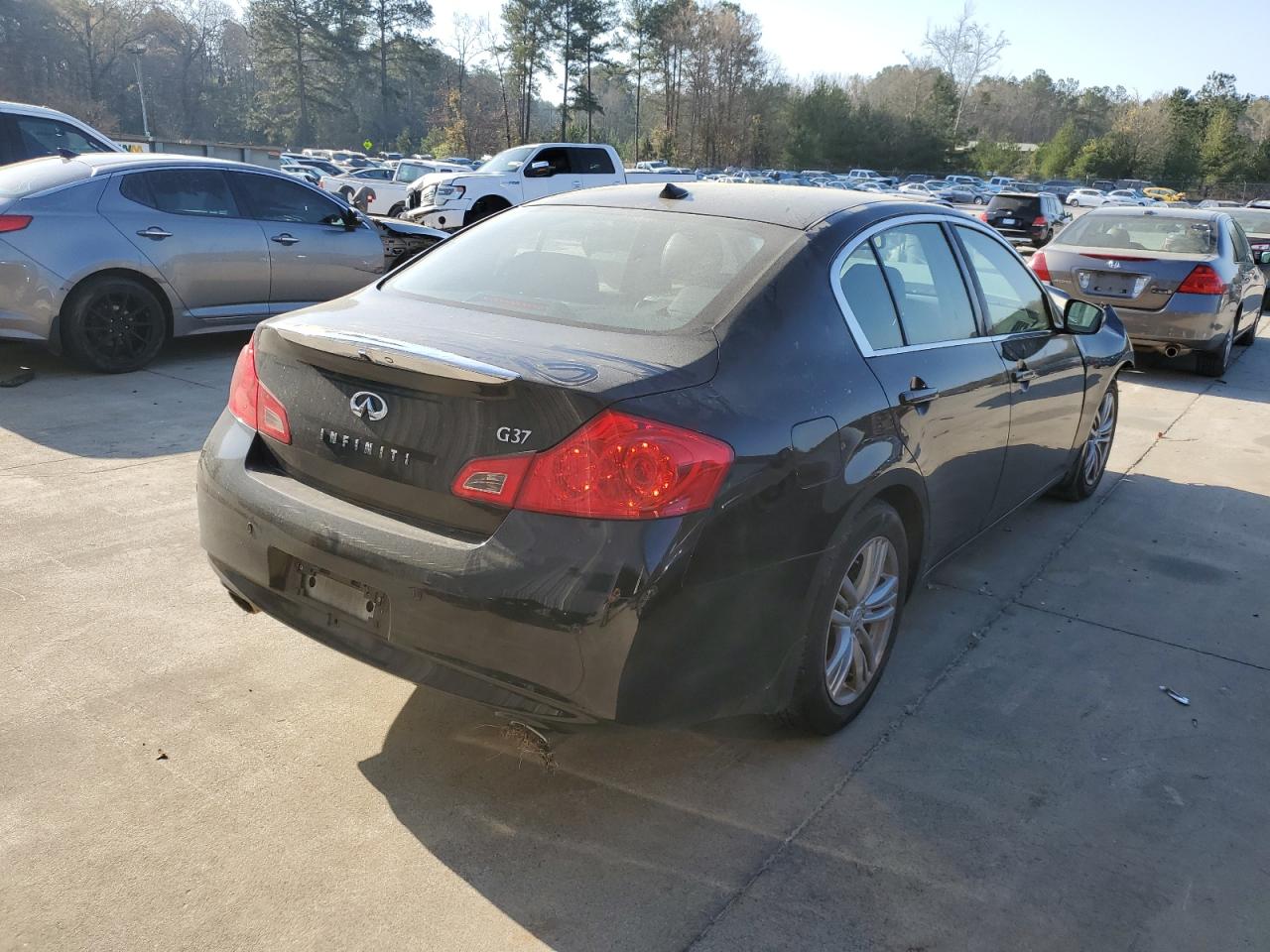 Photo 2 VIN: JN1CV6AP3DM719239 - INFINITI G 