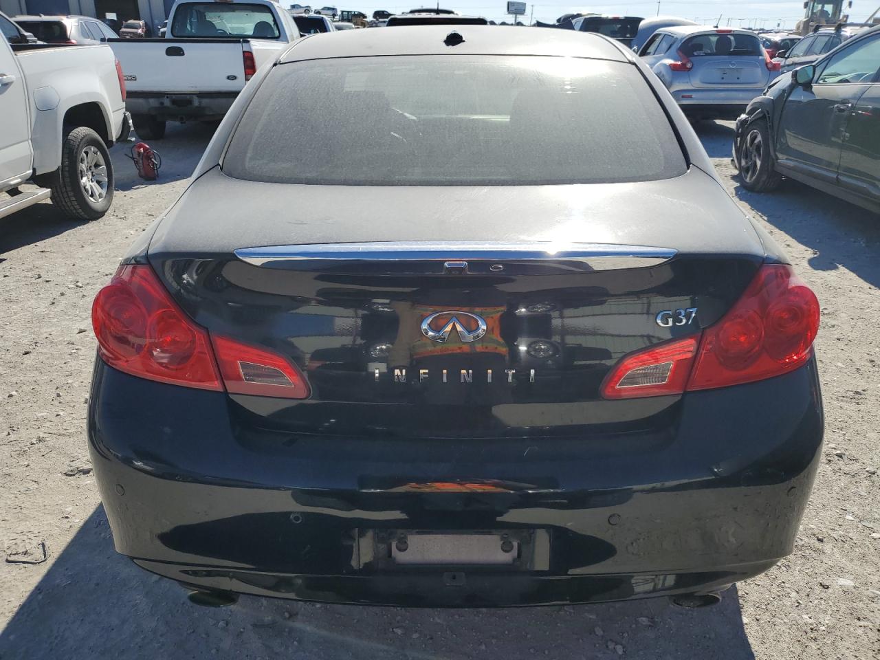 Photo 5 VIN: JN1CV6AP4AM402341 - INFINITI G 