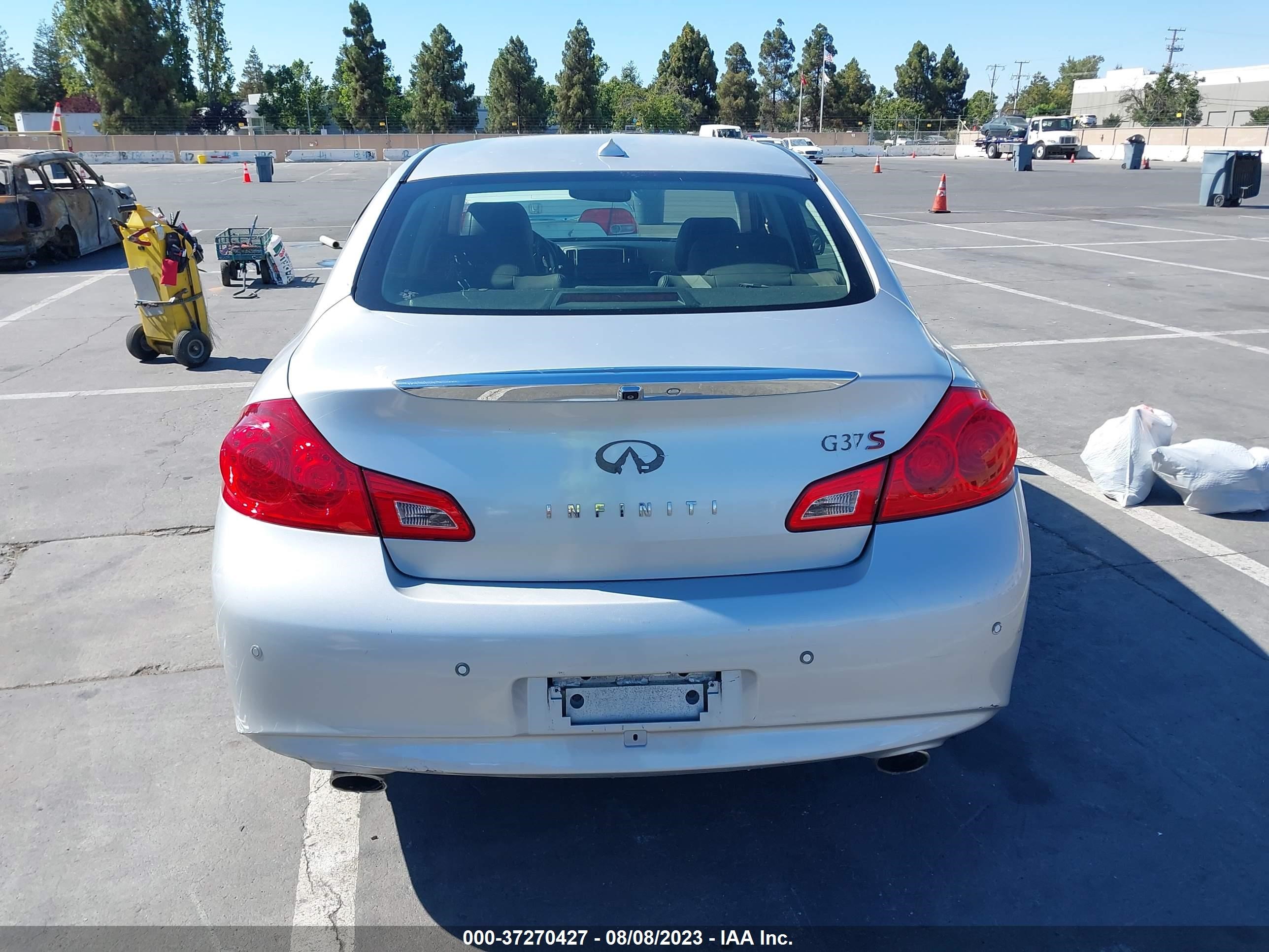 Photo 16 VIN: JN1CV6AP4AM402923 - INFINITI G 