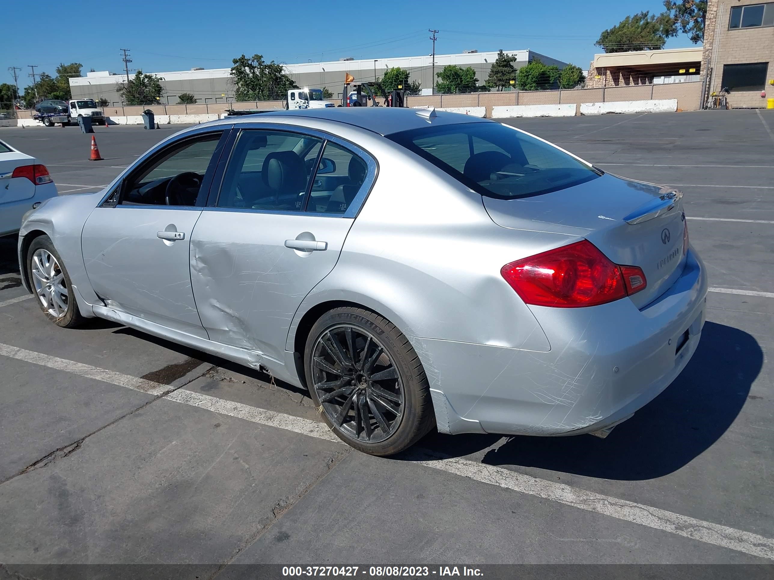 Photo 2 VIN: JN1CV6AP4AM402923 - INFINITI G 