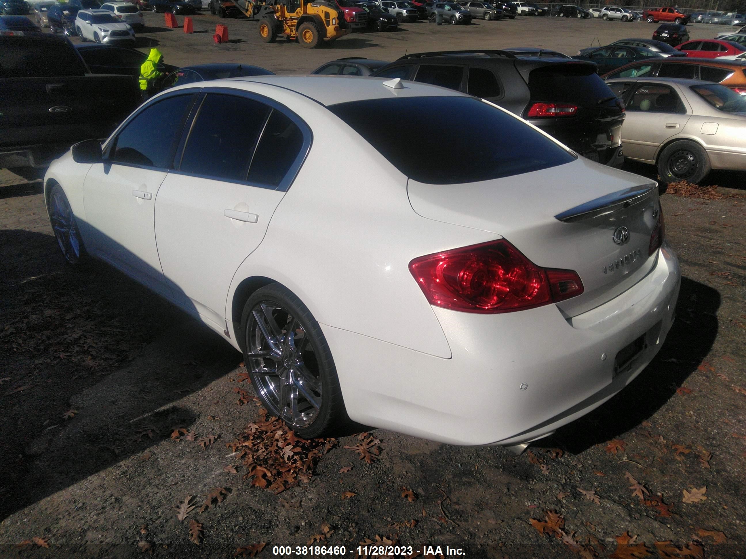 Photo 2 VIN: JN1CV6AP4CM932943 - INFINITI G 