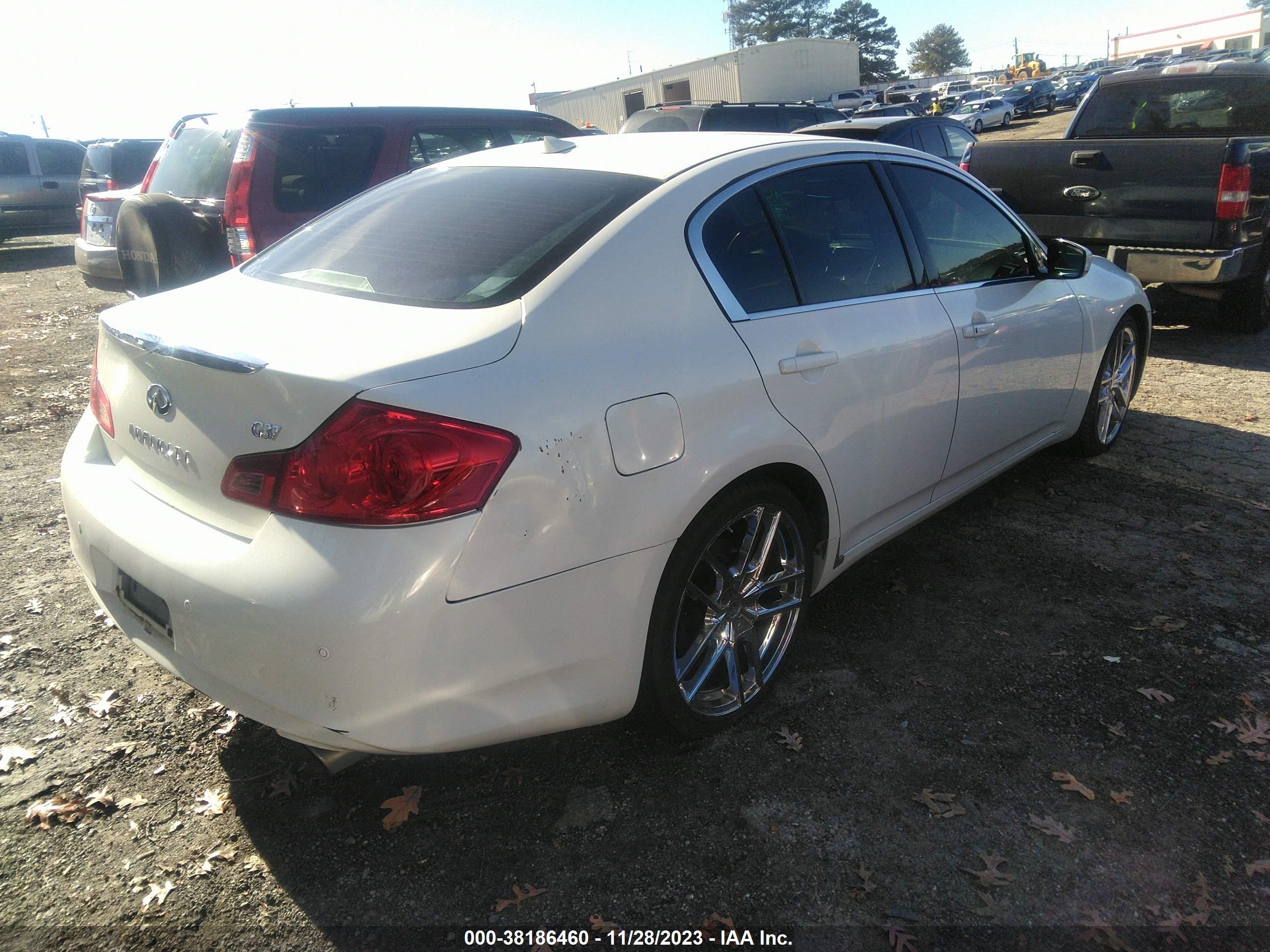 Photo 3 VIN: JN1CV6AP4CM932943 - INFINITI G 