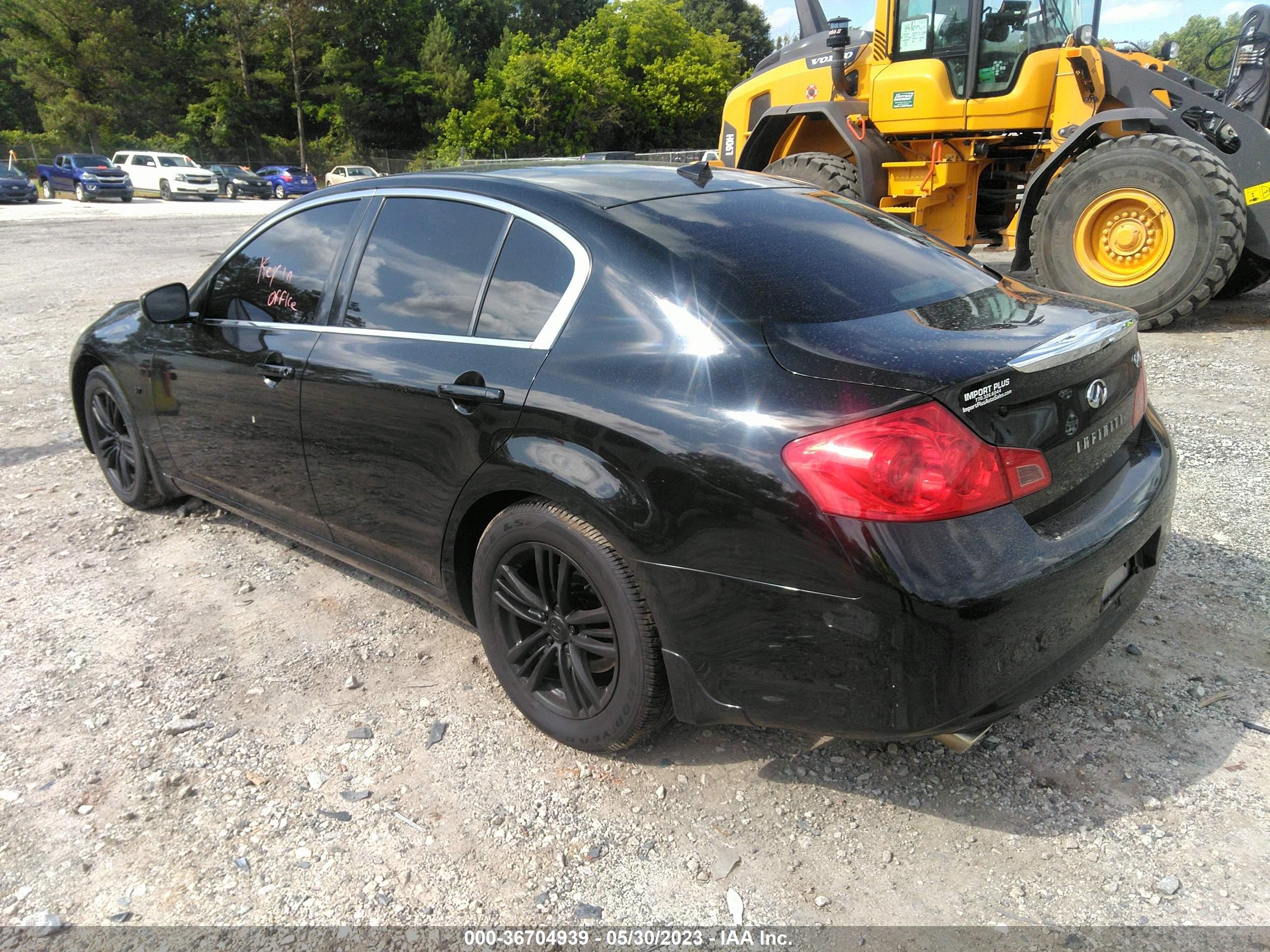 Photo 2 VIN: JN1CV6AP5FM500639 - INFINITI Q40 