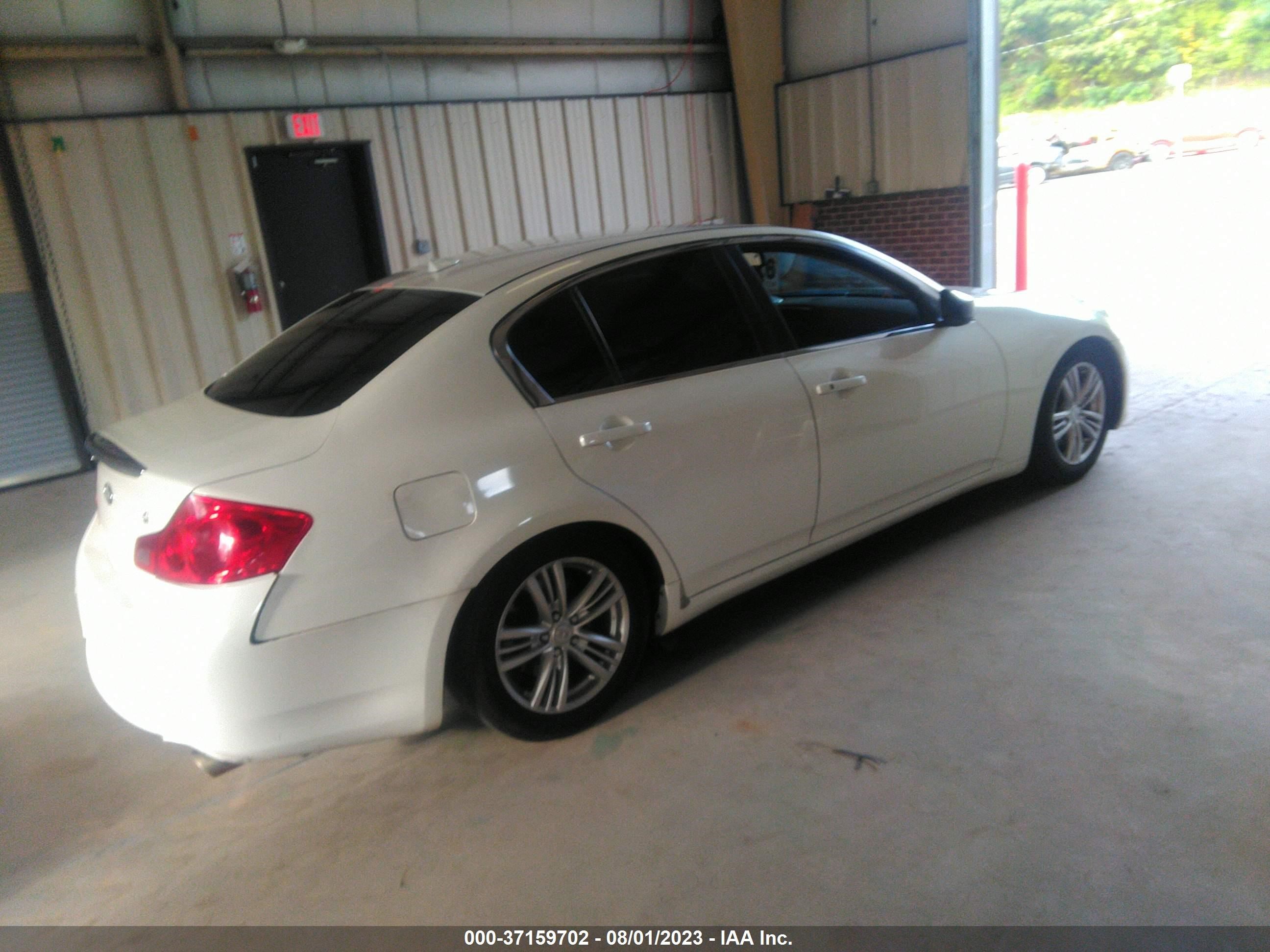 Photo 3 VIN: JN1CV6AP6DM720241 - INFINITI G 