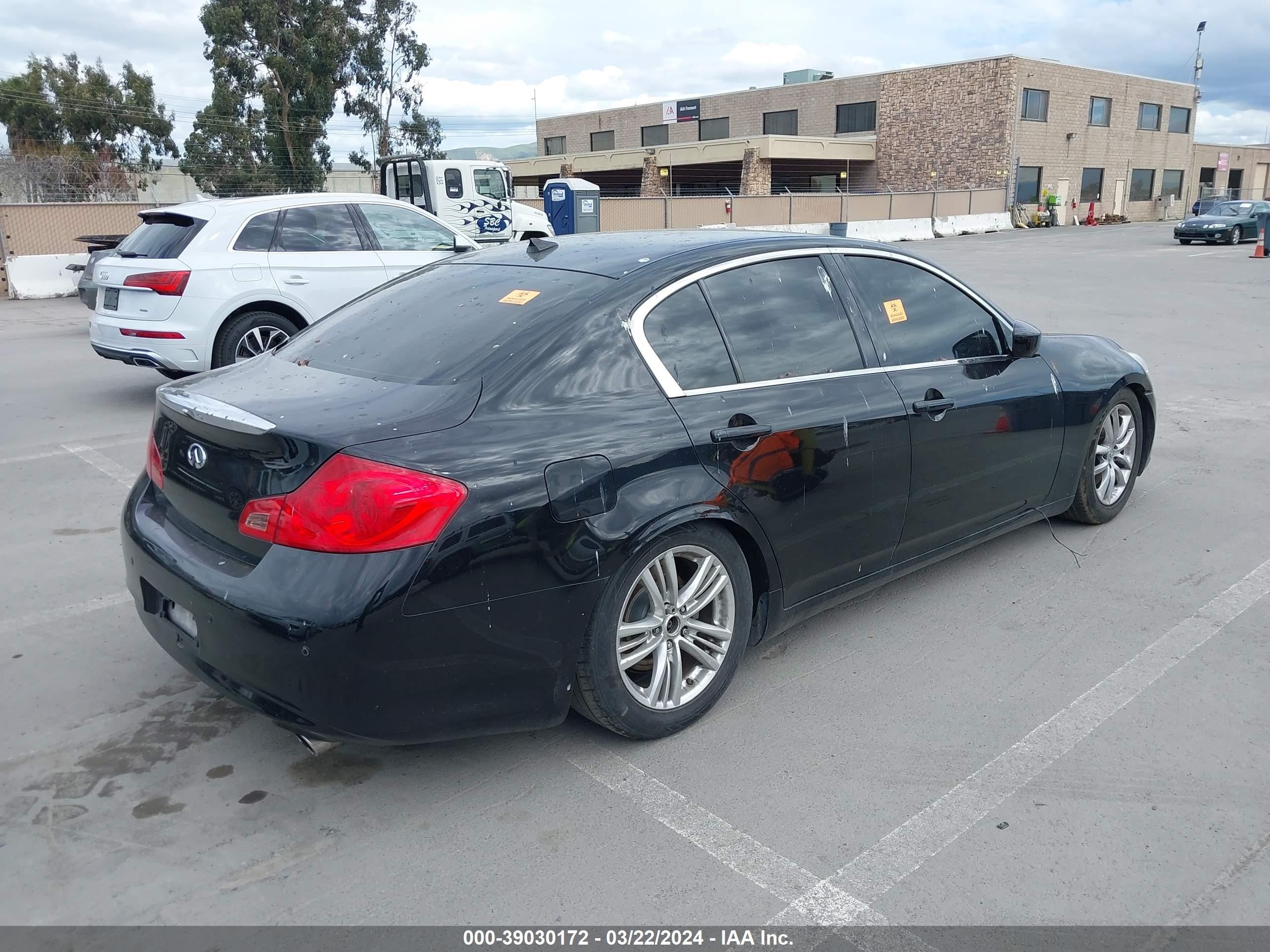 Photo 3 VIN: JN1CV6AP6DM725780 - INFINITI G 