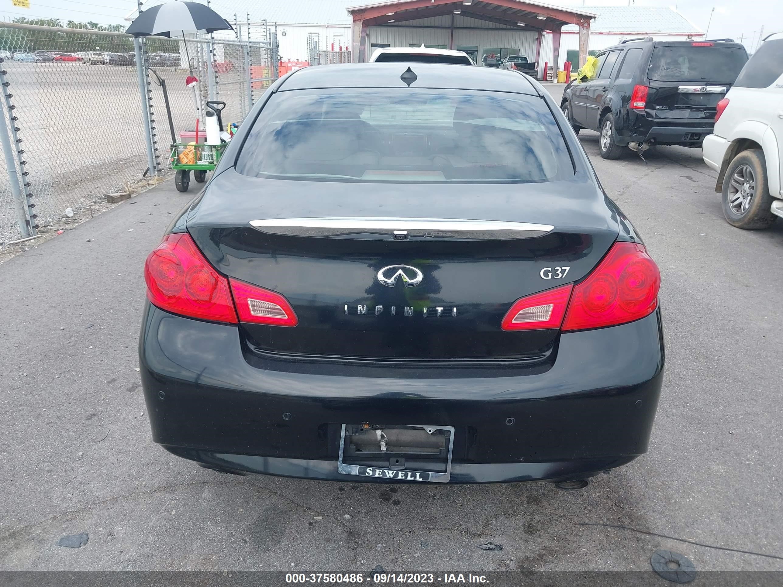 Photo 15 VIN: JN1CV6AP7CM931706 - INFINITI G 