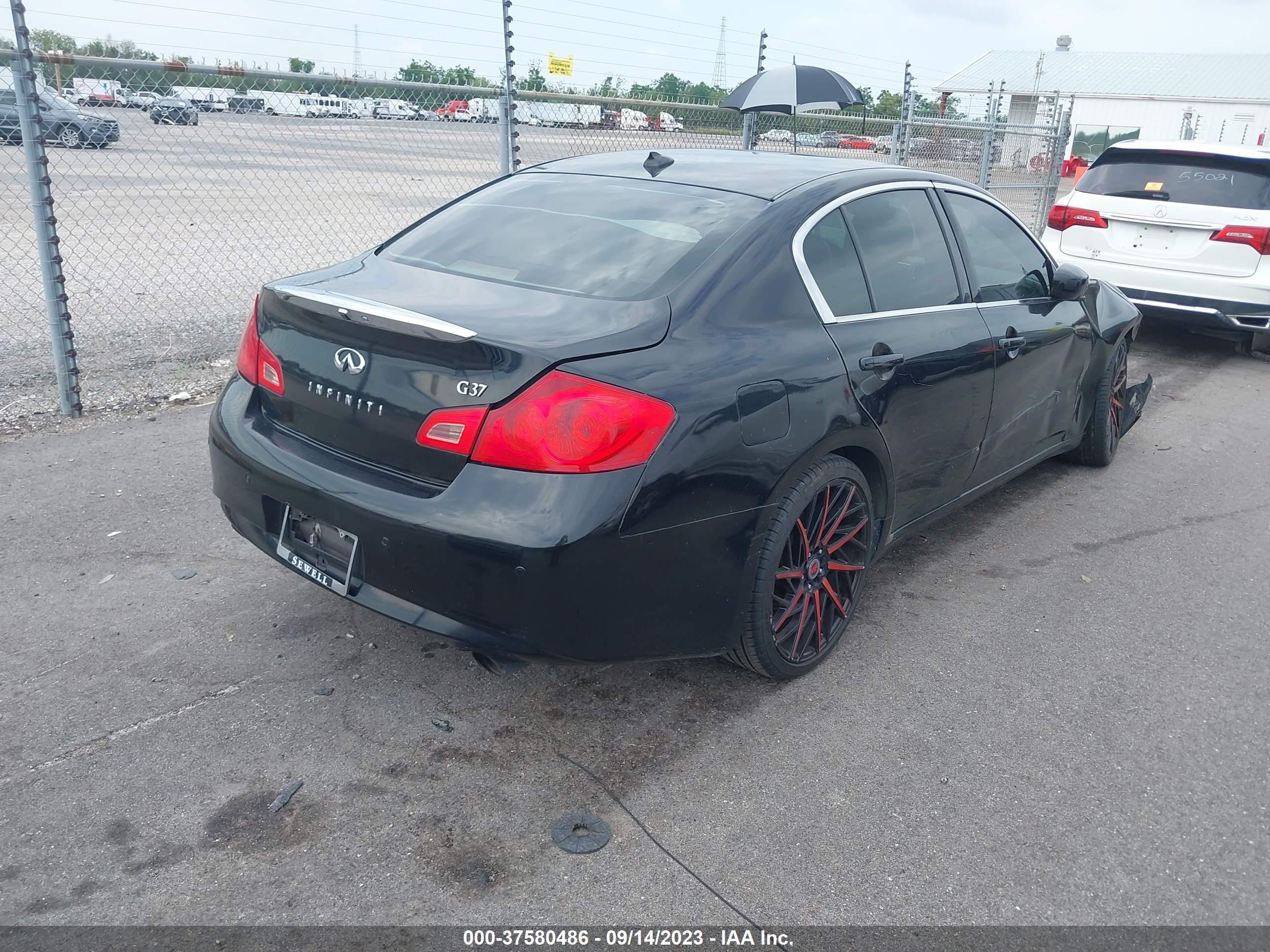 Photo 3 VIN: JN1CV6AP7CM931706 - INFINITI G 