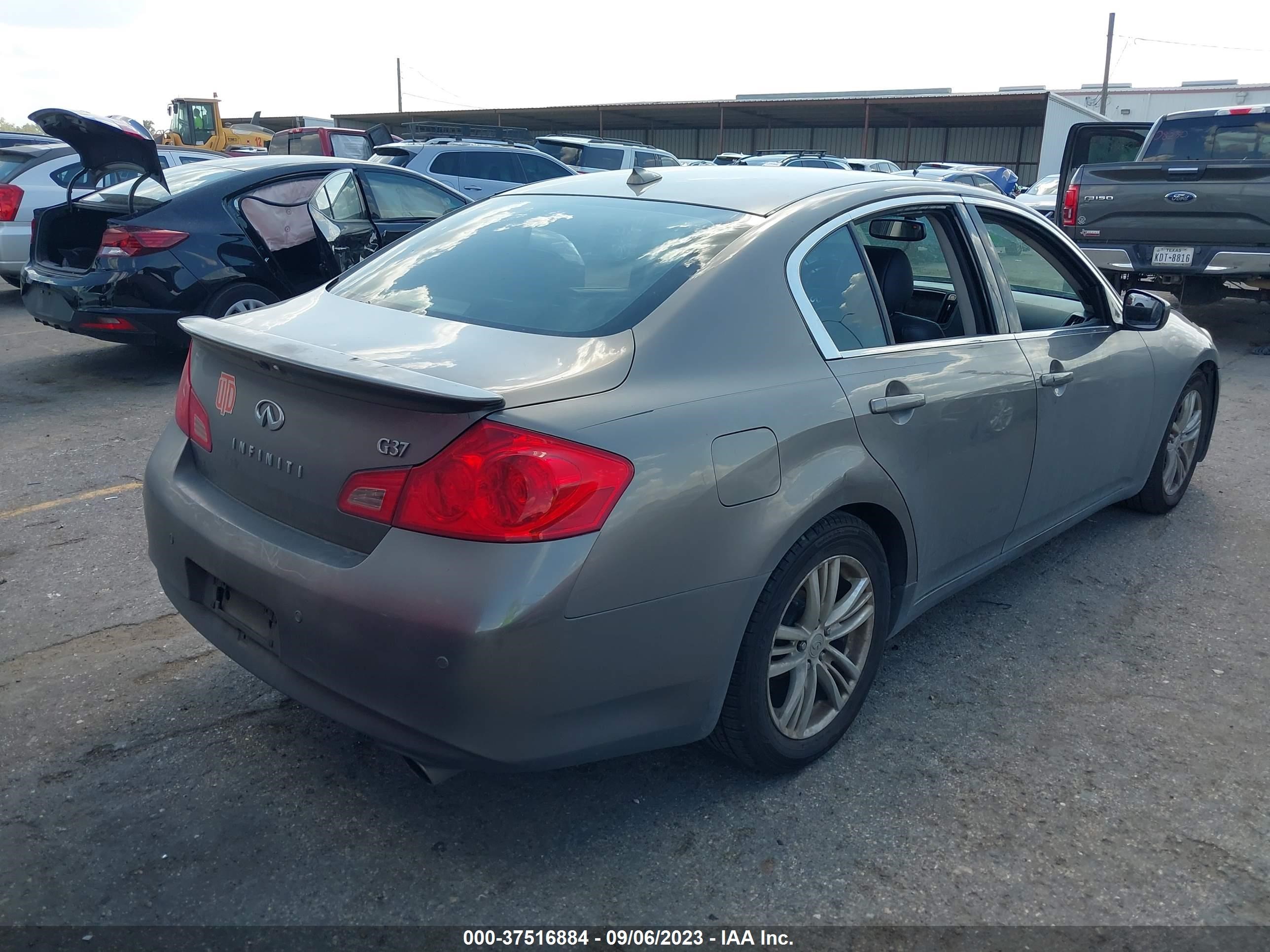 Photo 3 VIN: JN1CV6AP8AM200098 - INFINITI G 