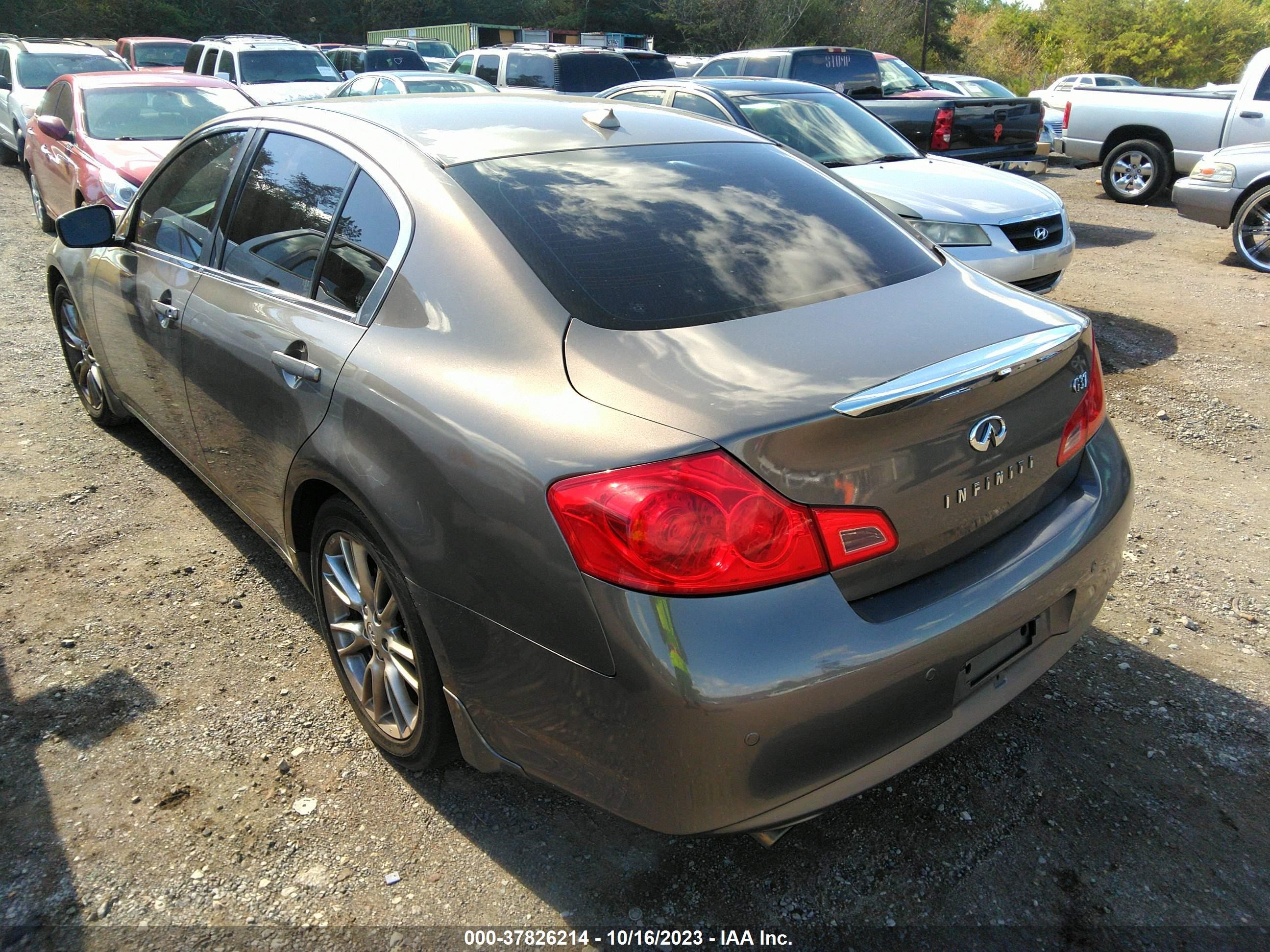 Photo 2 VIN: JN1CV6AP8BM503366 - INFINITI G 