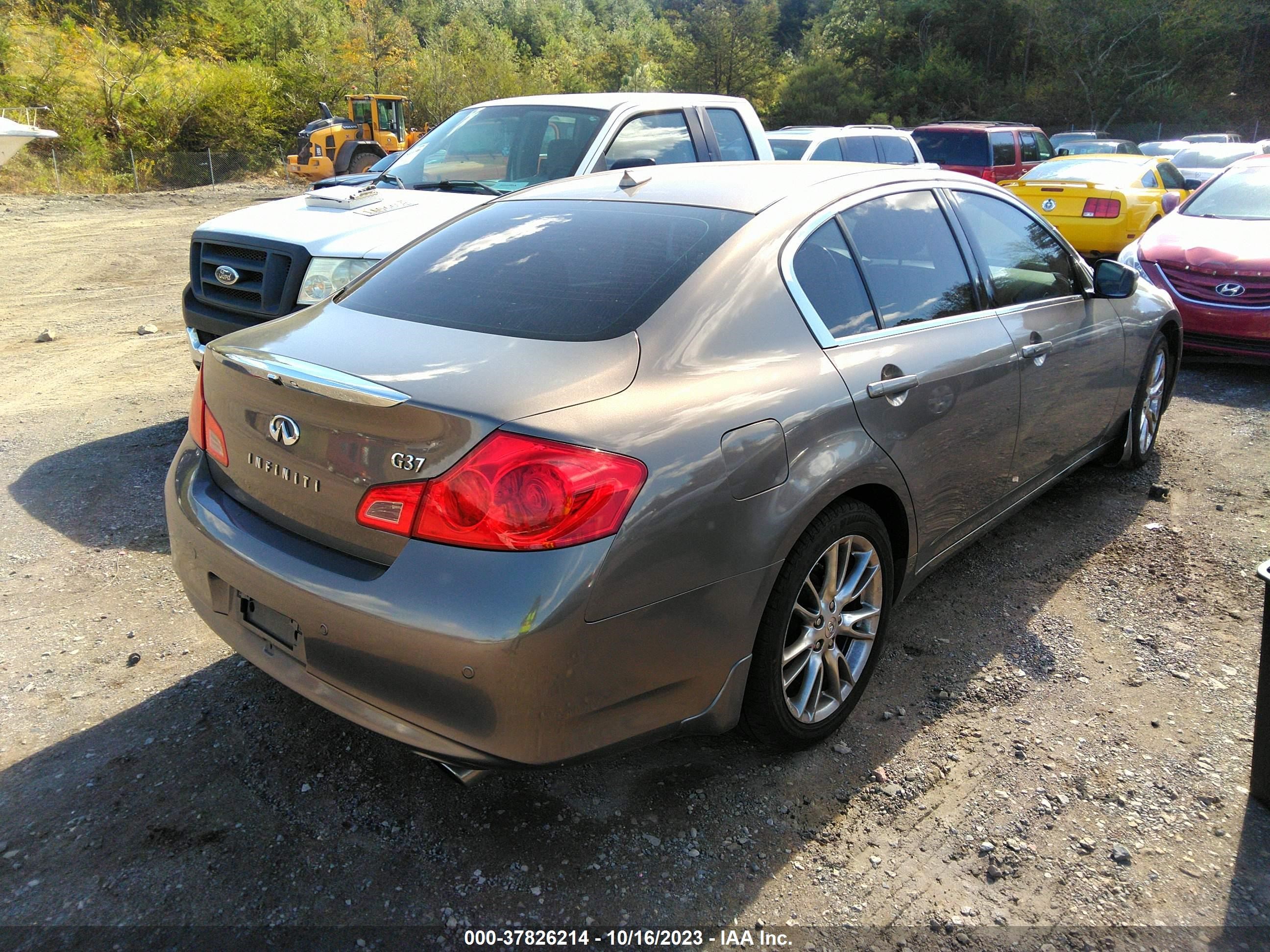 Photo 3 VIN: JN1CV6AP8BM503366 - INFINITI G 