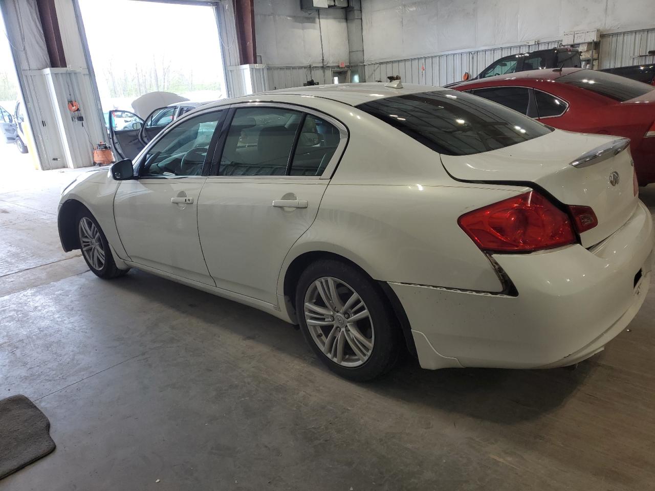 Photo 1 VIN: JN1CV6AP8DM726400 - INFINITI G 