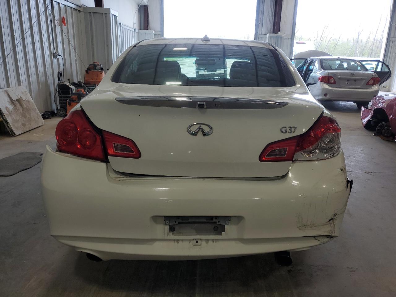 Photo 5 VIN: JN1CV6AP8DM726400 - INFINITI G 