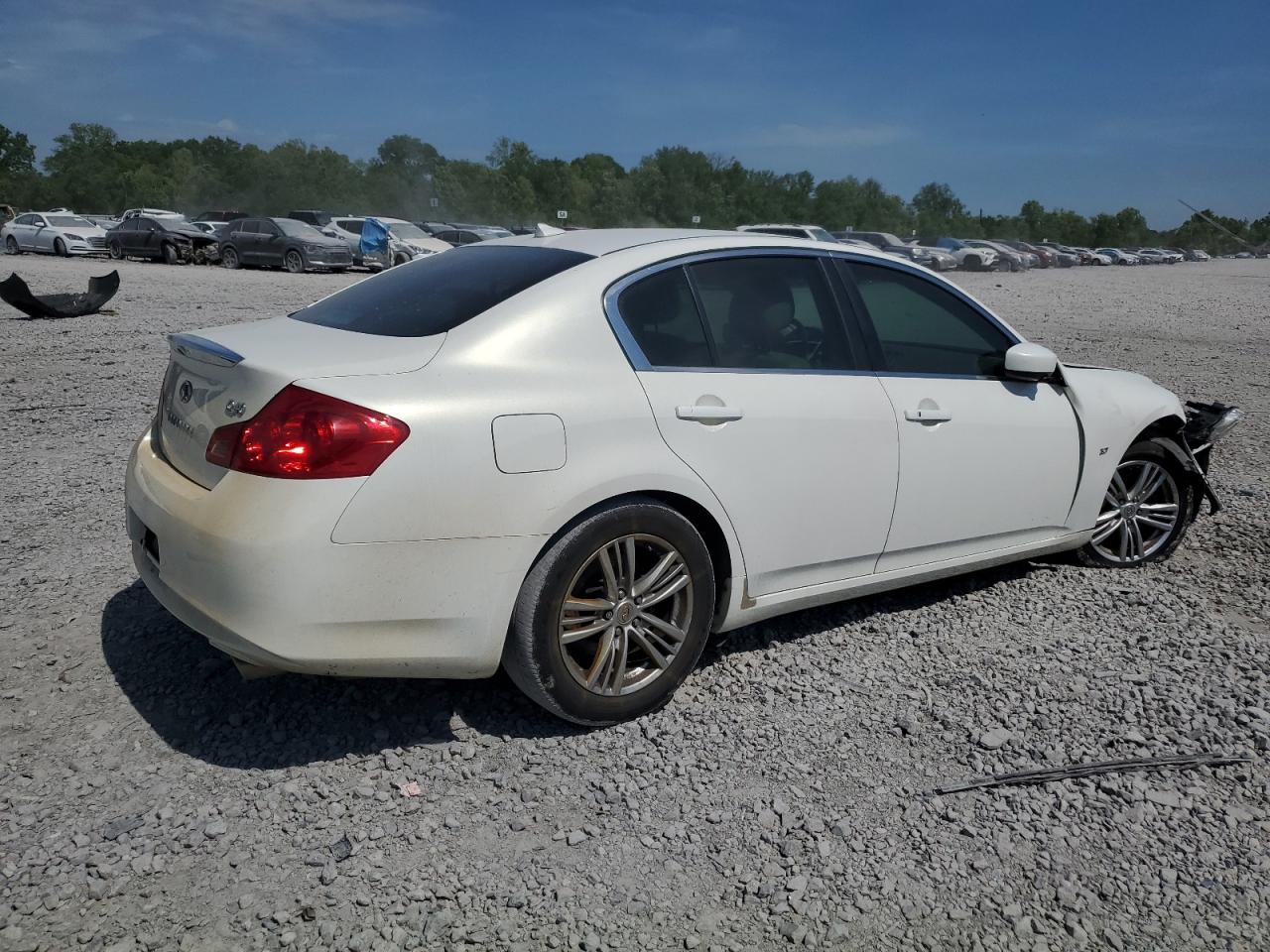 Photo 2 VIN: JN1CV6AP8FM503177 - INFINITI Q40 