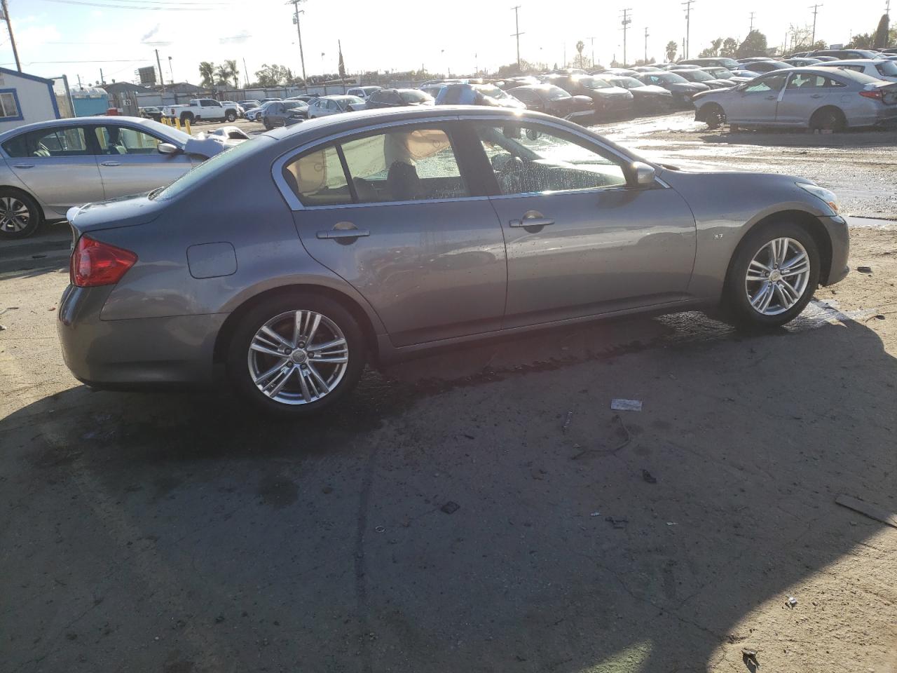 Photo 2 VIN: JN1CV6AP8FM503311 - INFINITI Q40 