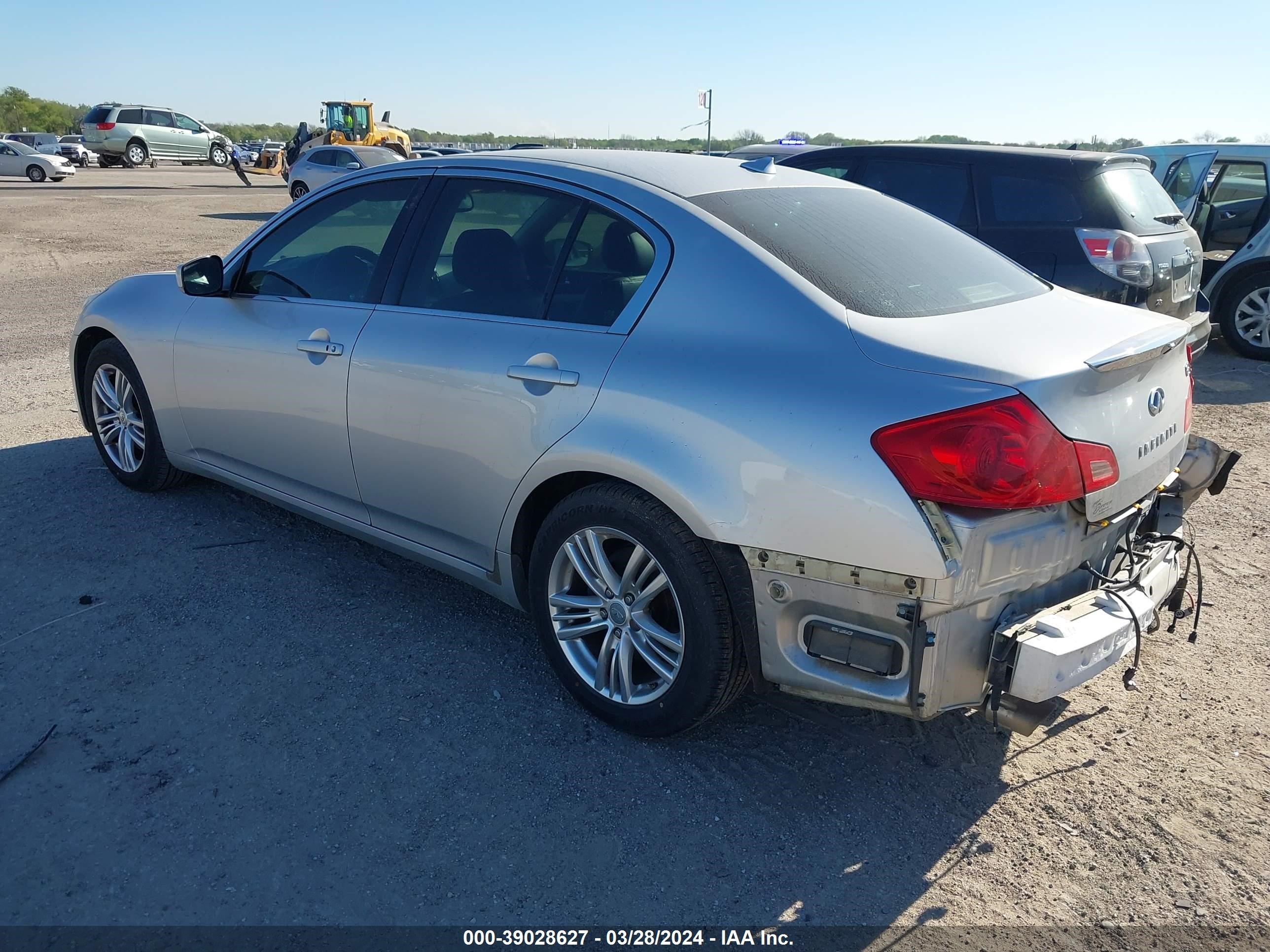 Photo 2 VIN: JN1CV6AP9CM934042 - INFINITI G 