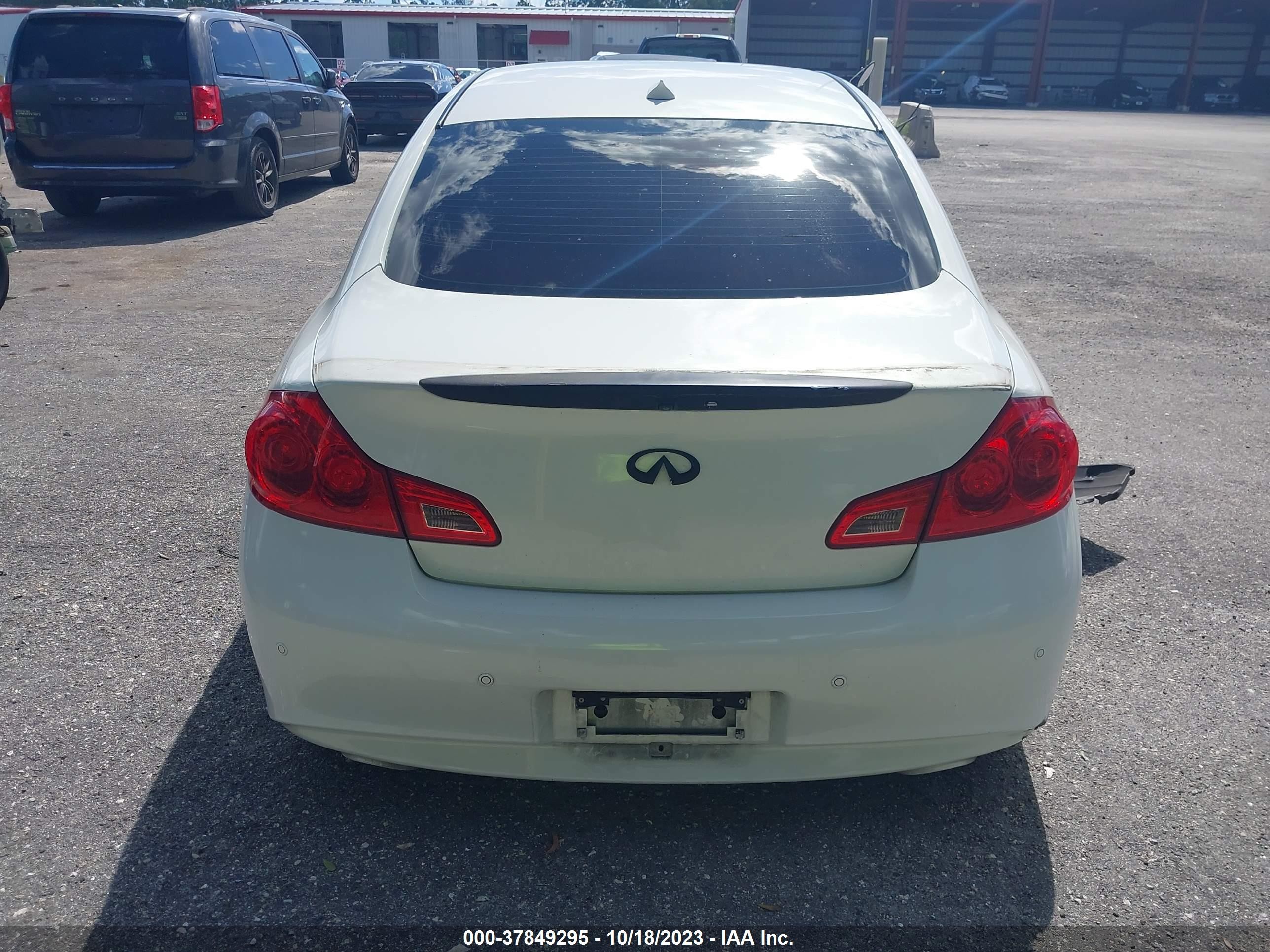 Photo 16 VIN: JN1CV6AP9DM718497 - INFINITI G 