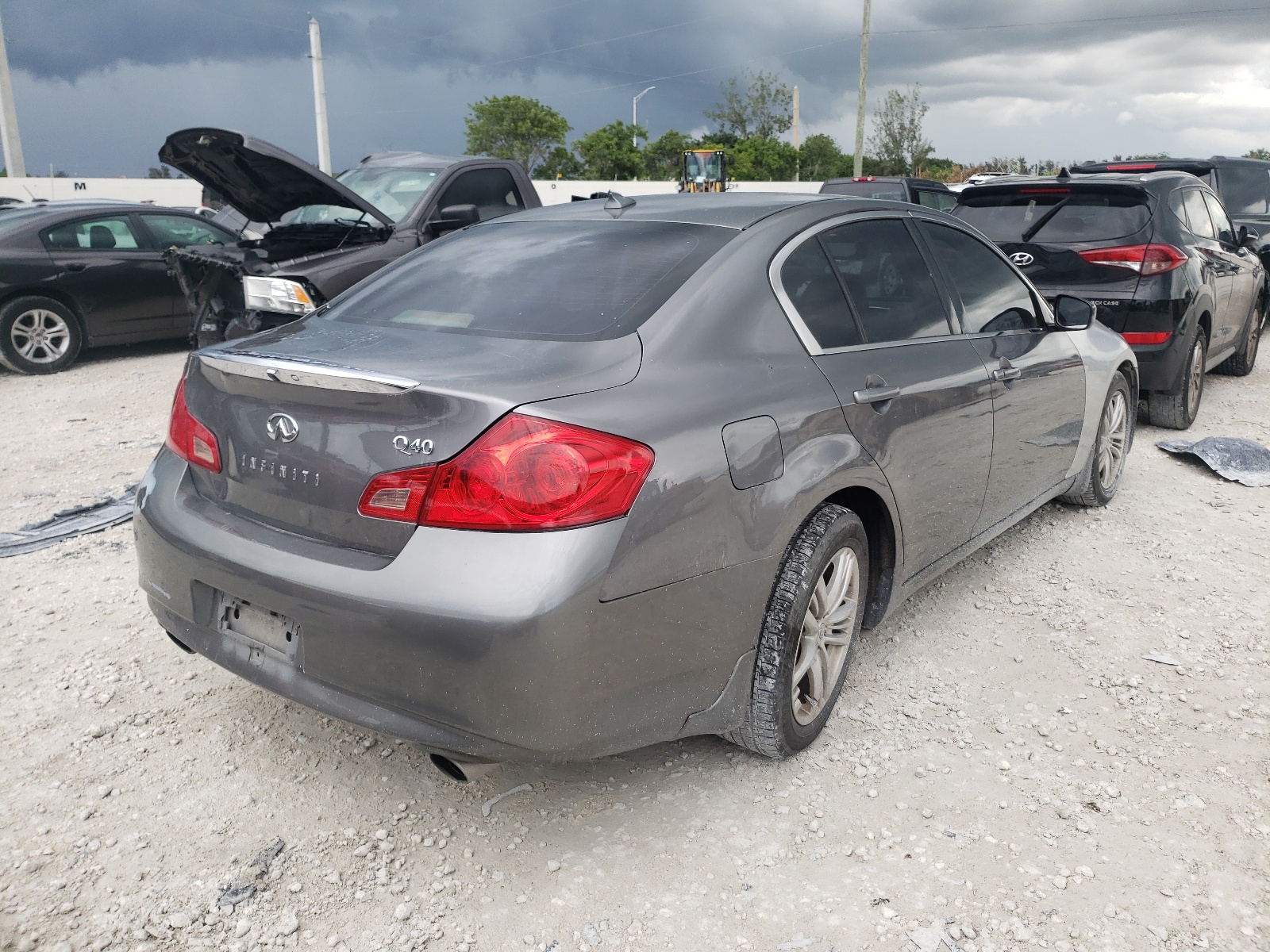 Photo 4 VIN: JN1CV6AP9FM500692 - INFINITI Q40 