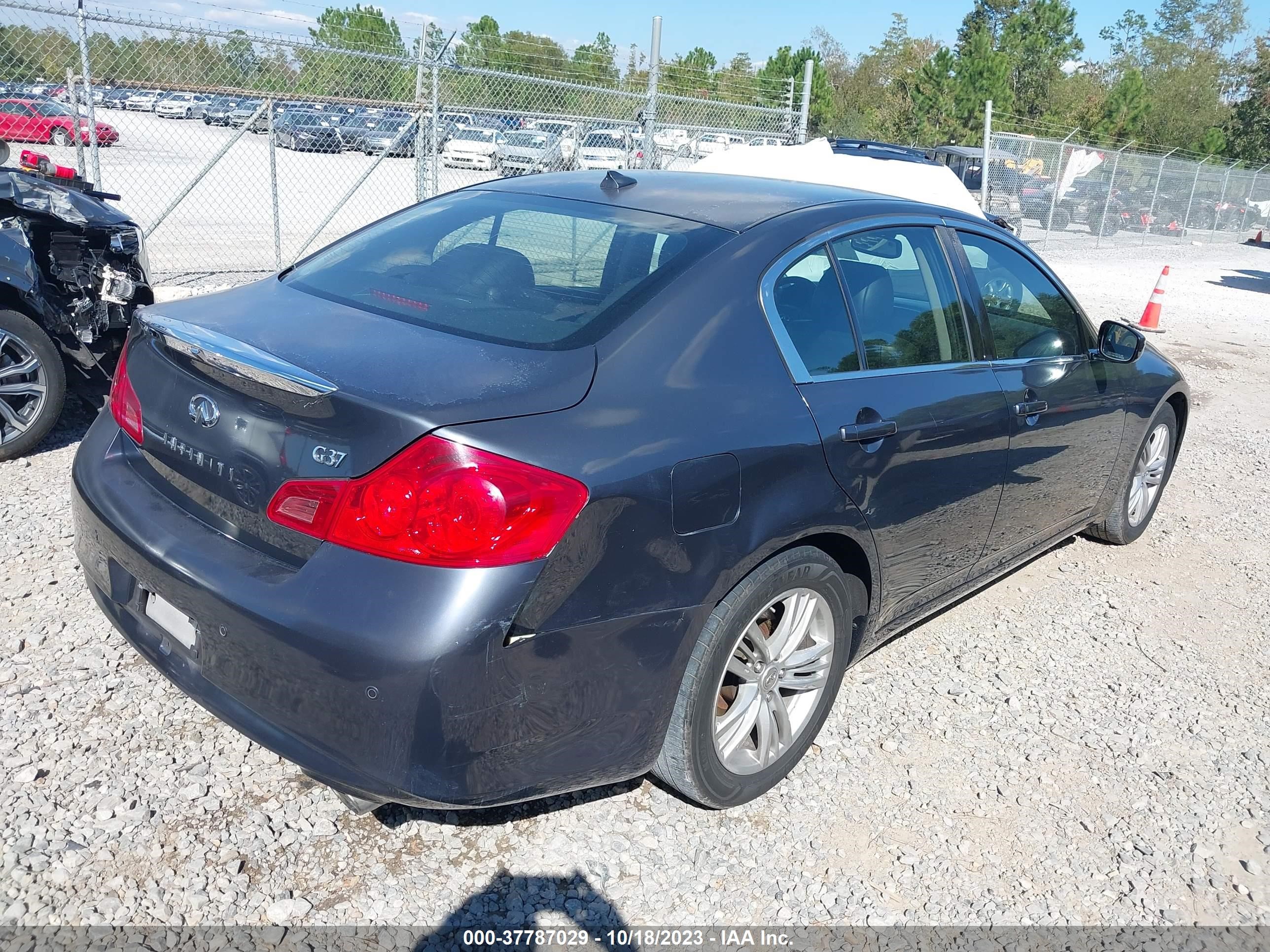 Photo 3 VIN: JN1CV6APXAM402652 - INFINITI G 