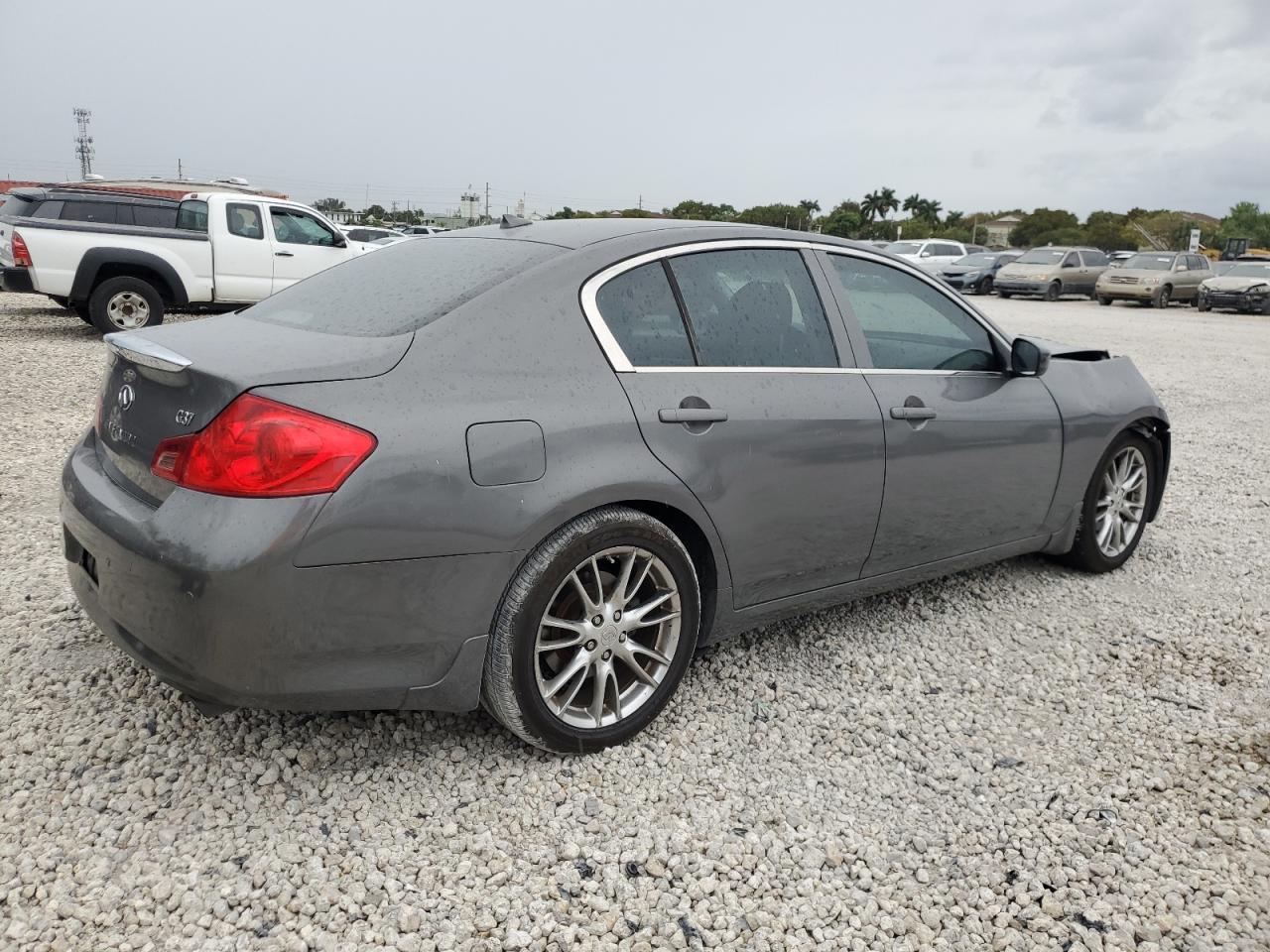 Photo 2 VIN: JN1CV6APXBM504342 - INFINITI G 