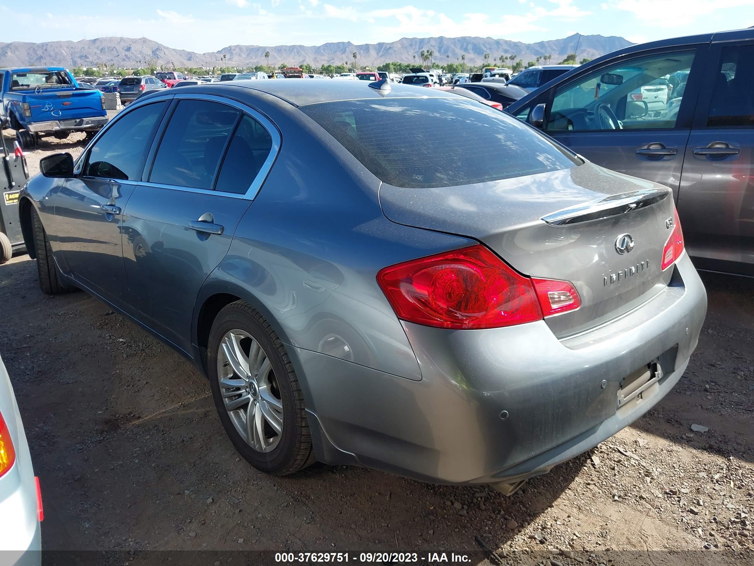 Photo 2 VIN: JN1CV6APXDM715379 - INFINITI G 