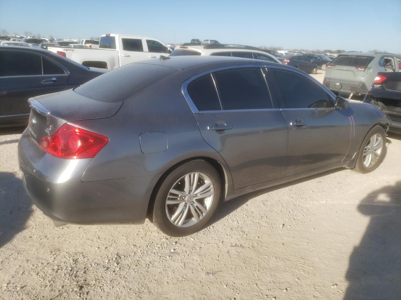 Photo 2 VIN: JN1CV6APXDM719352 - INFINITI G 