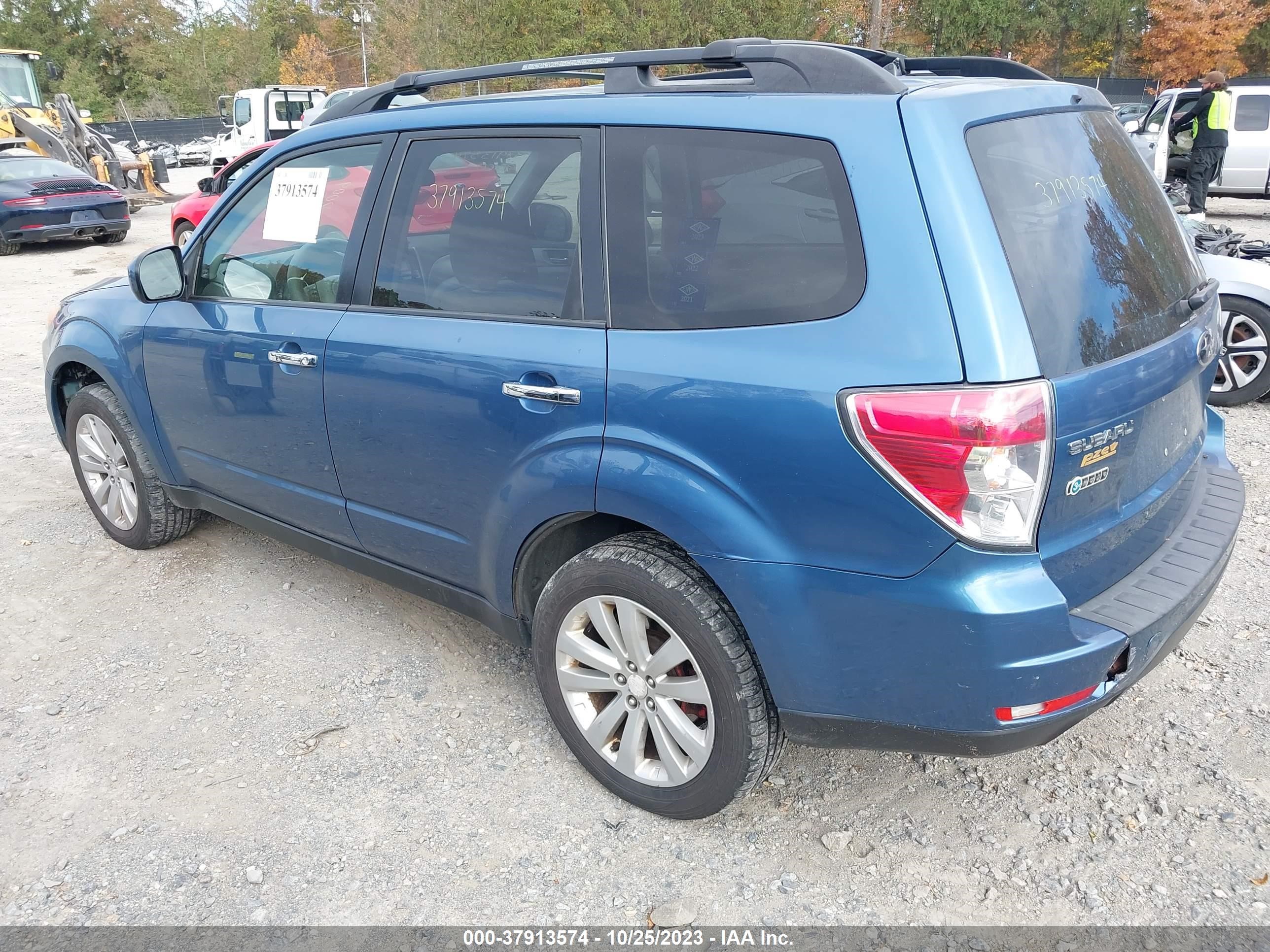 Photo 2 VIN: JN1CV6AR0AM254593 - SUBARU FORESTER 